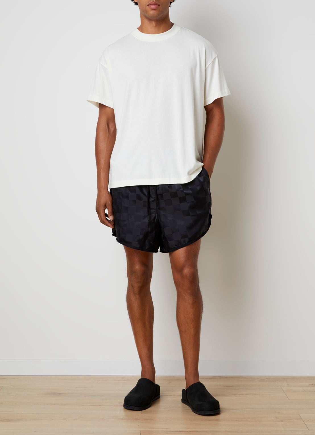 Fear of God Essentials Wide fit korte broek met ruitdessin - voorkant 2 zwart