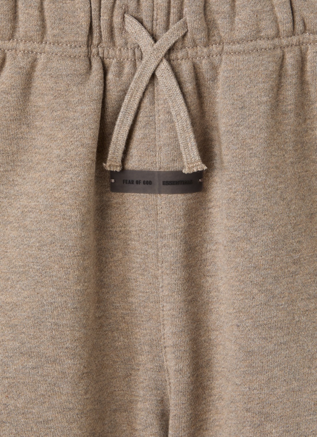 Fear of God Essentials Wide fit korte joggingbroek met logoprint - detail 3 lichtbruin
