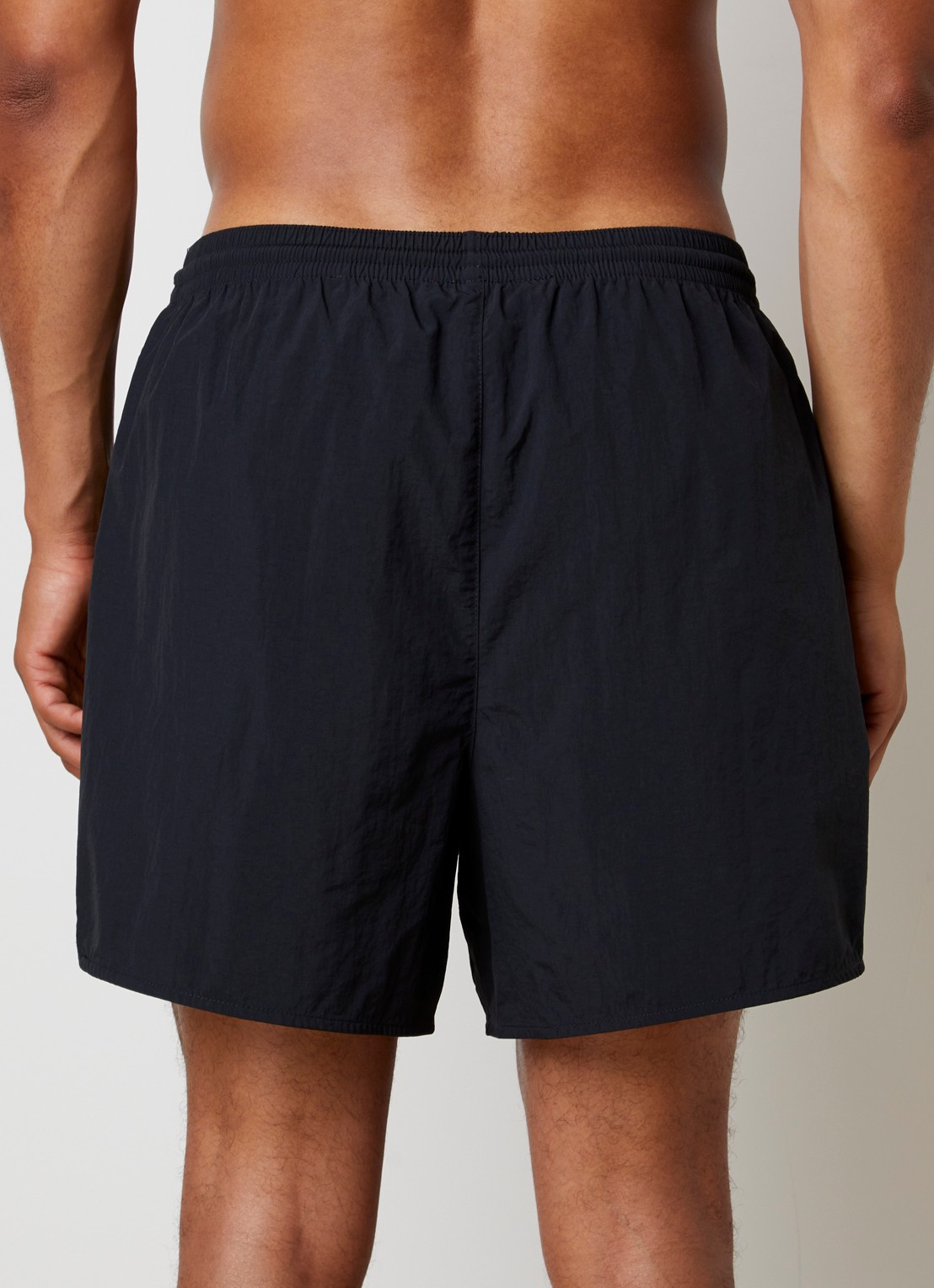 Fear of God Essentials Zwemshort met steekzakken - achterkant zwart