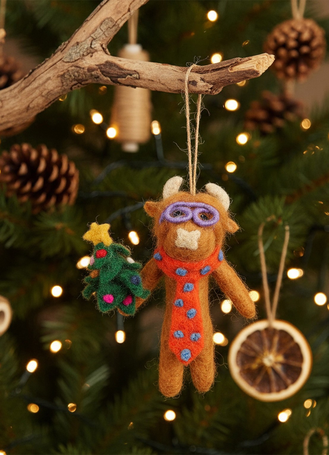 Felt So Good Curtis Christmas Cow kersthanger 13 cm - detail 3 oranje
