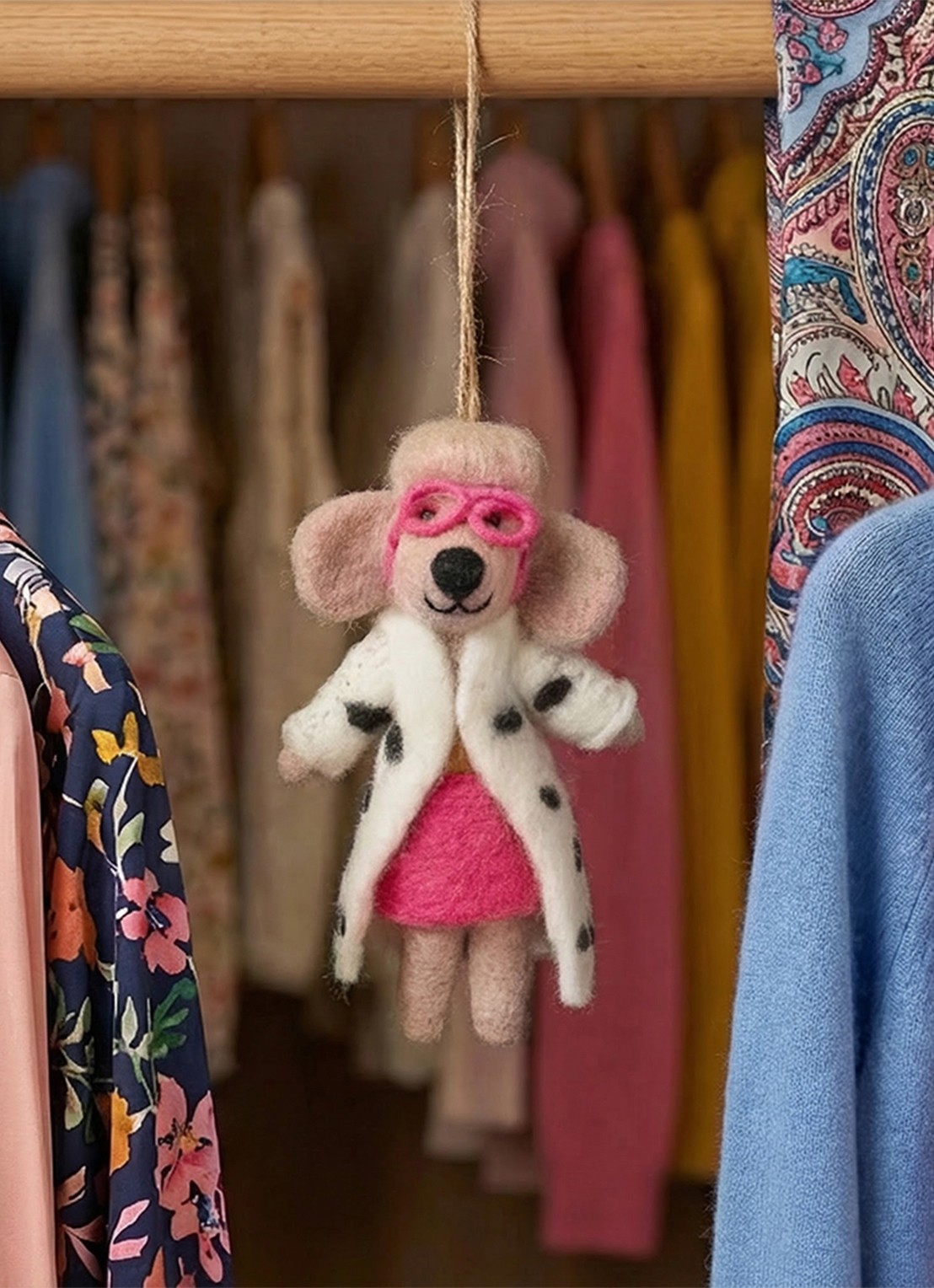 Felt So Good Dellie the Fashion Poodle kersthanger 13 cm - detail roze