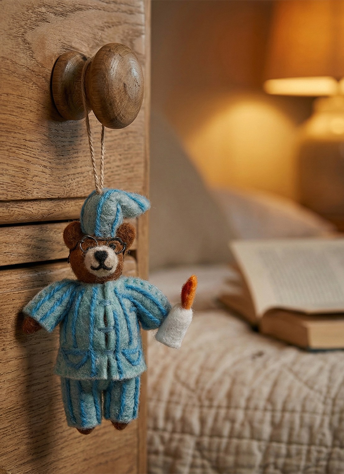 Felt So Good Ebenezer Bear kersthanger 13,5 cm - achterkant 3 blauw