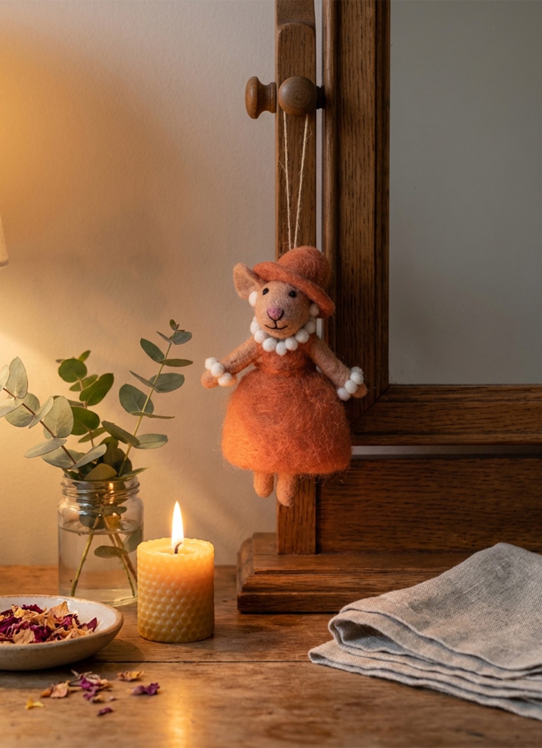 Felt So Good Evelyn the Mouse kersthanger 12 cm - detail 2 oranje