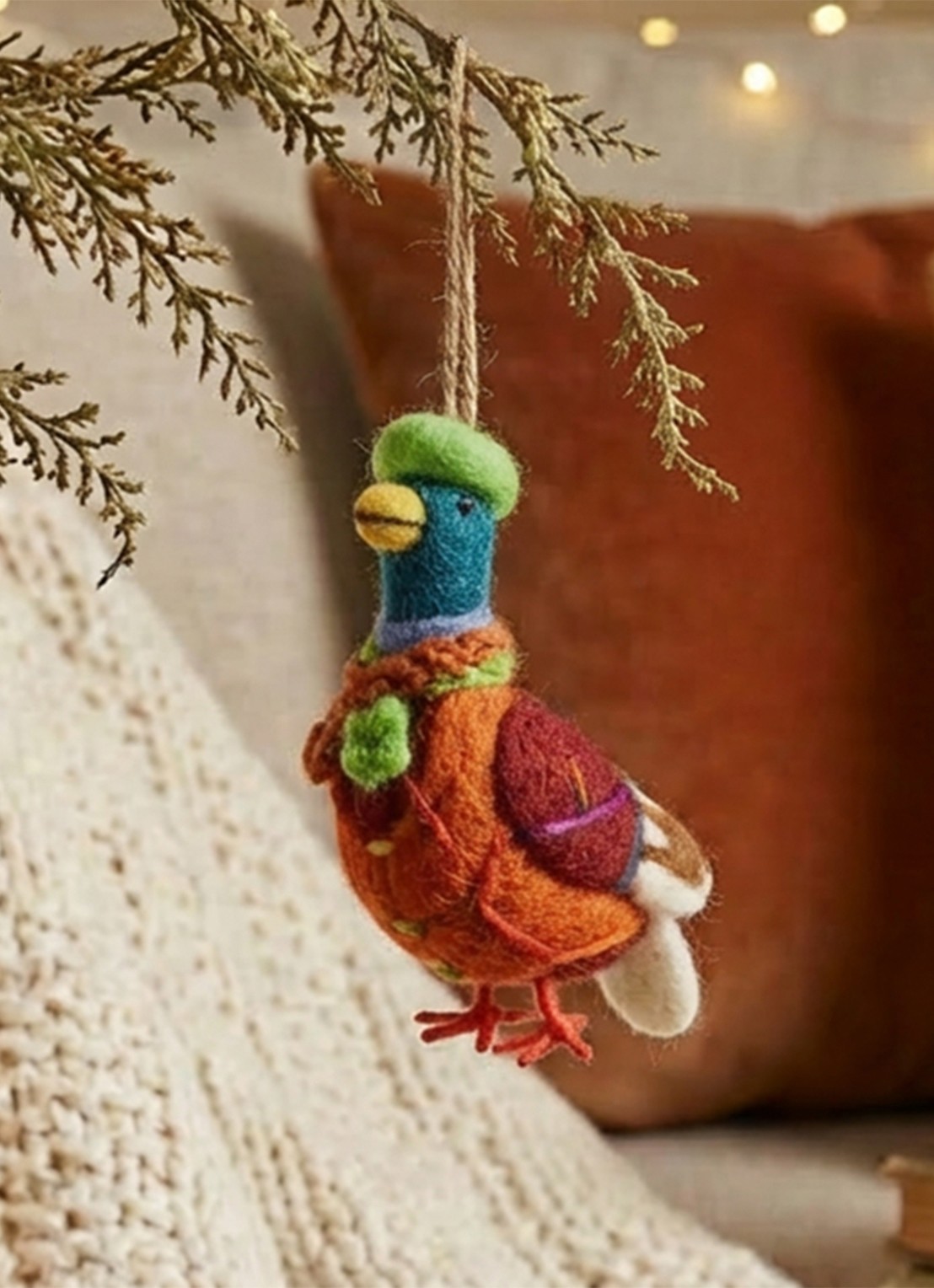 Felt So Good Master Mallard the Duck kersthanger 14 cm - detail oranje