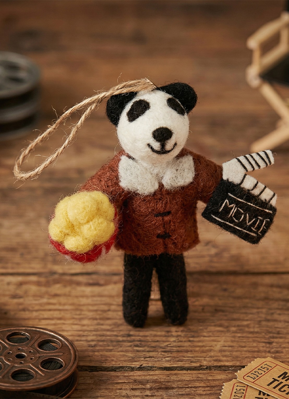 Felt So Good Movie Buff Panda kersthanger 10 cm - voorkant 2 bruin