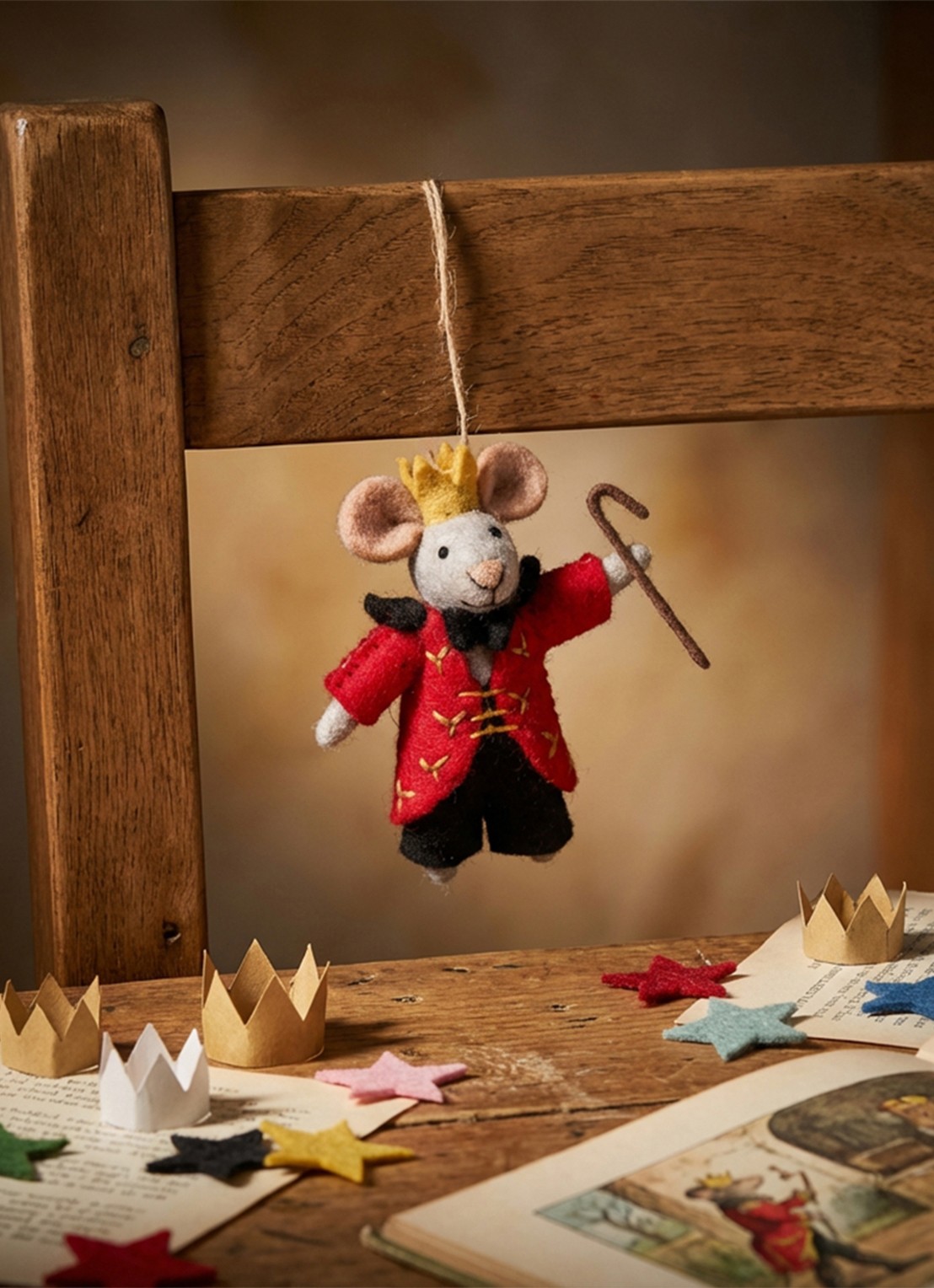 Felt So Good Nutcracker Mouse King kersthanger 10 cm - achterkant rood