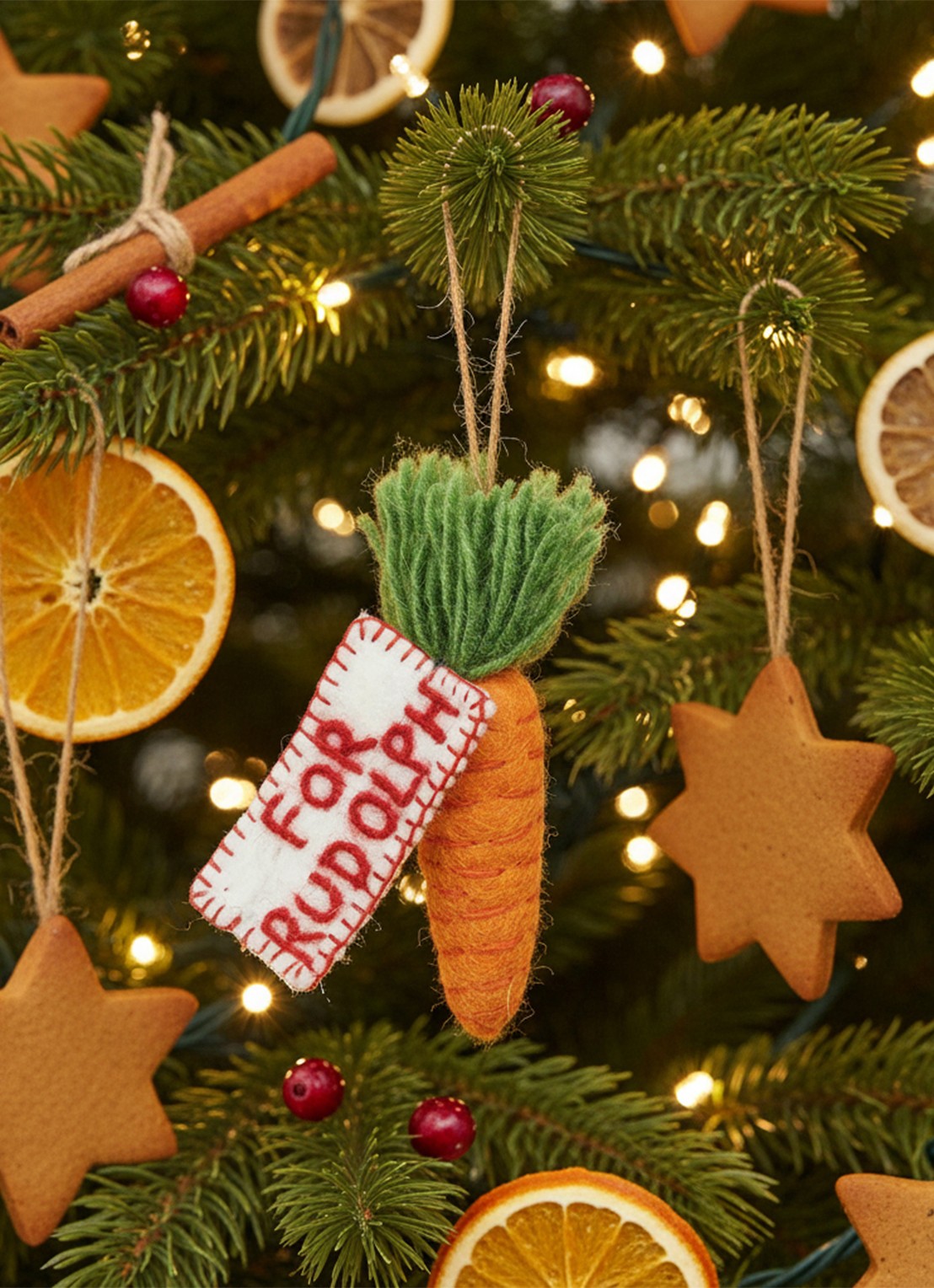 Felt So Good Snack for Rudolph kersthanger 10 cm - voorkant 3 oranje
