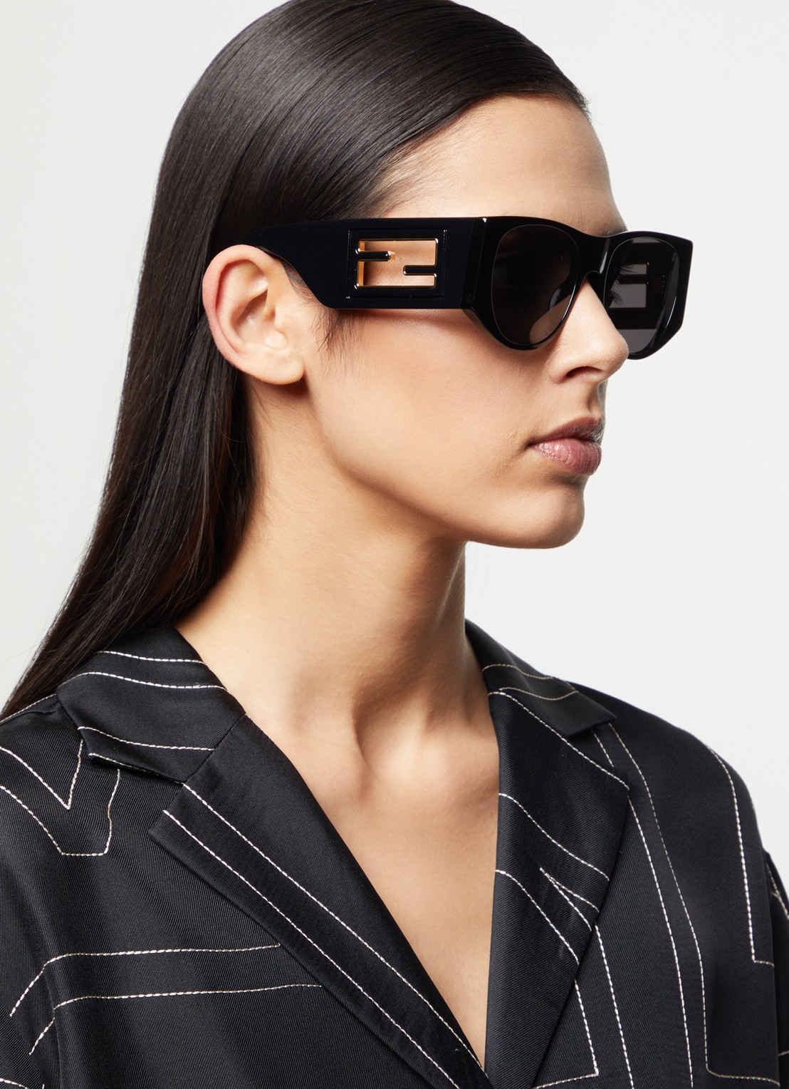 Fendi Baguette zonnebril FE40109I - voorkant 2 zwart