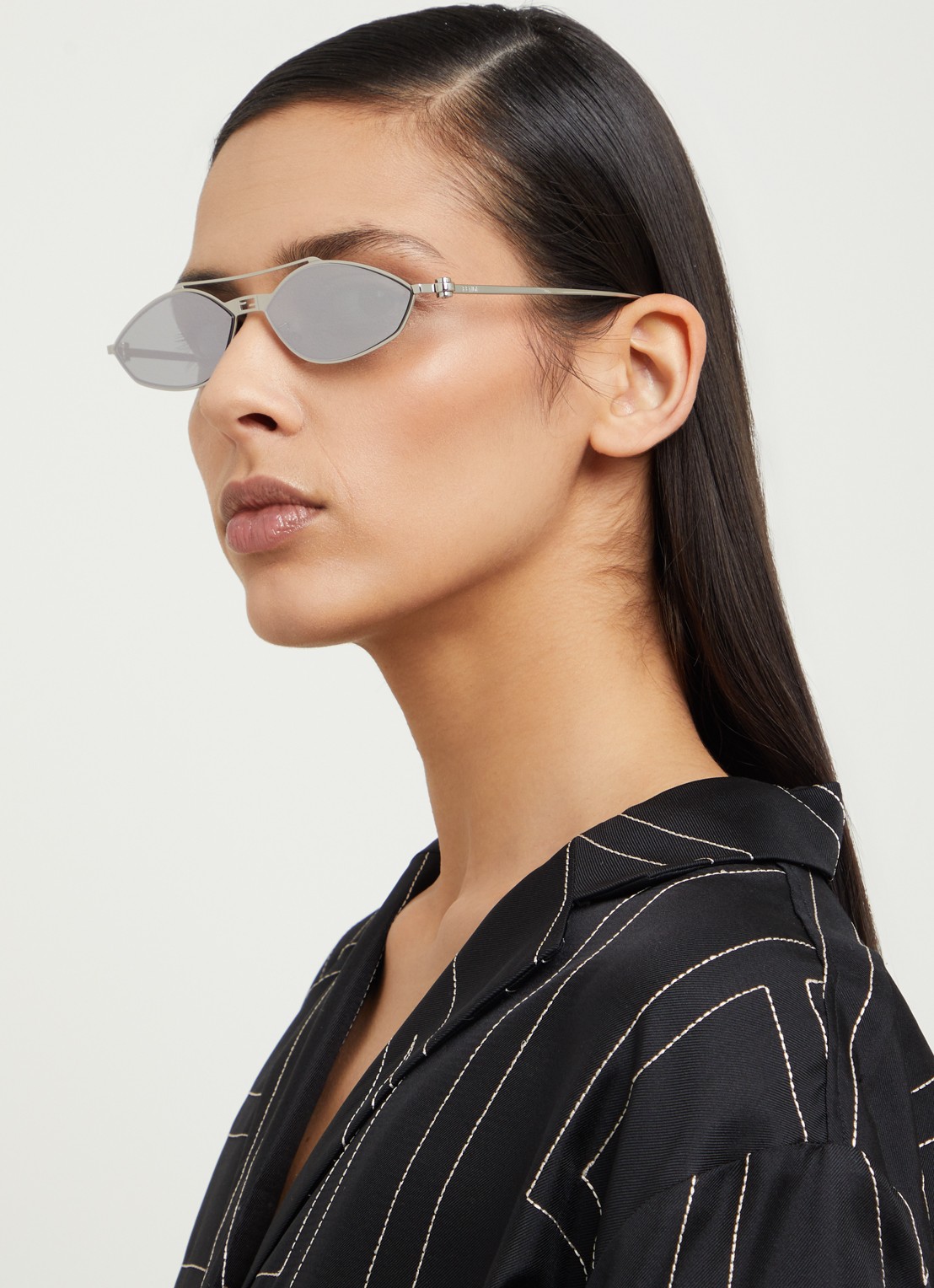 Fendi Retro zonnebril FE40114U - voorkant 2 zilver