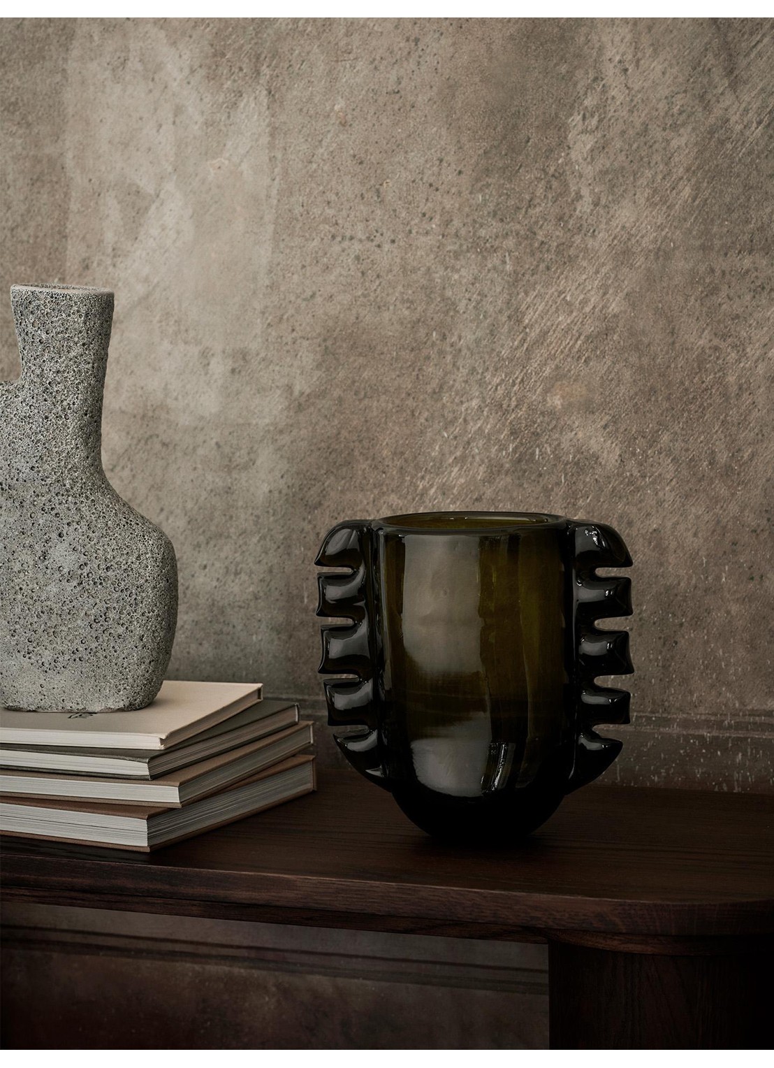 ferm LIVING Alas vaas 25 cm - voorkant 4 legergroen