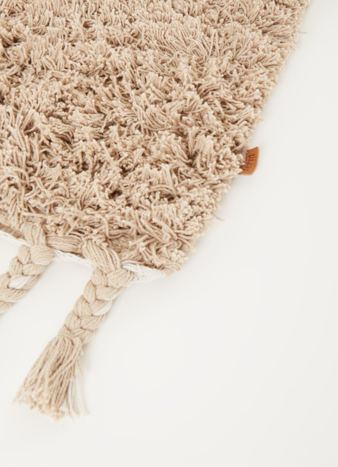 ferm LIVING Amass Long Pile vloerkleed 140 x 70 cm - detail zand