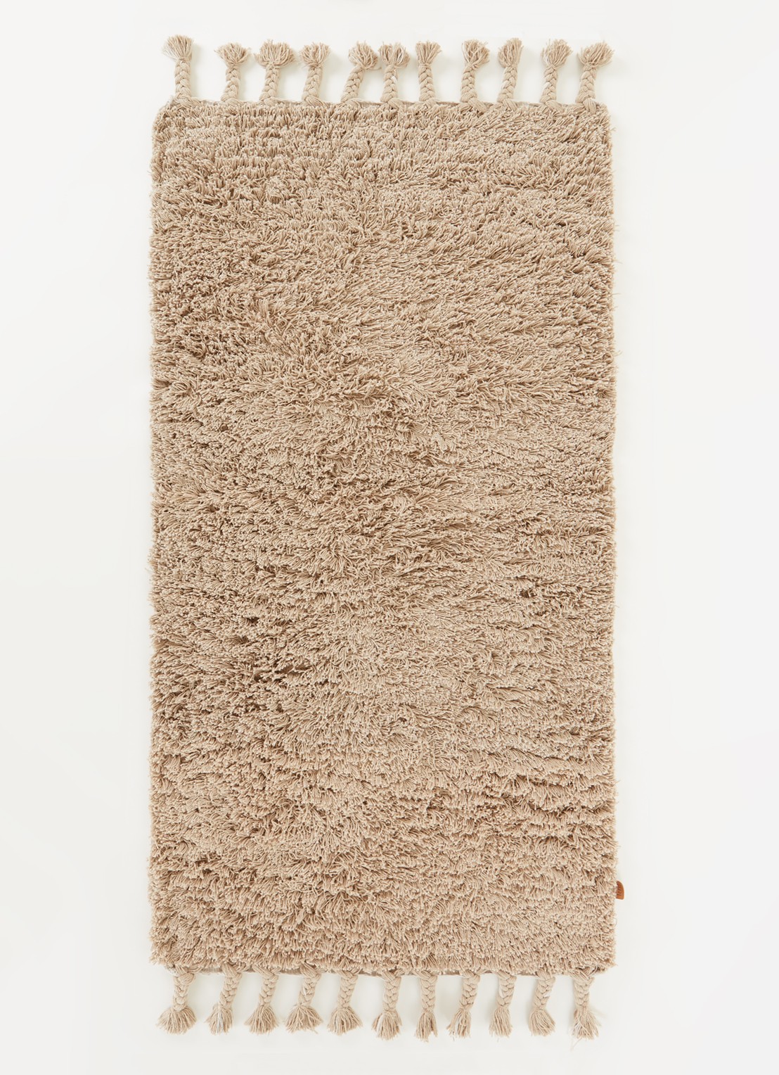 ferm LIVING Amass Long Pile vloerkleed 140 x 70 cm - voorkant 3 zand