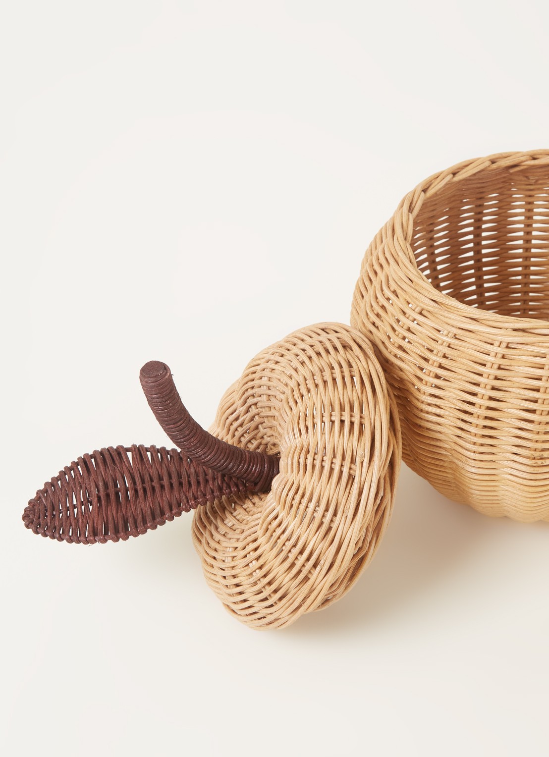 ferm LIVING Apple opbergmand 20 cm  - detail 3 bruin