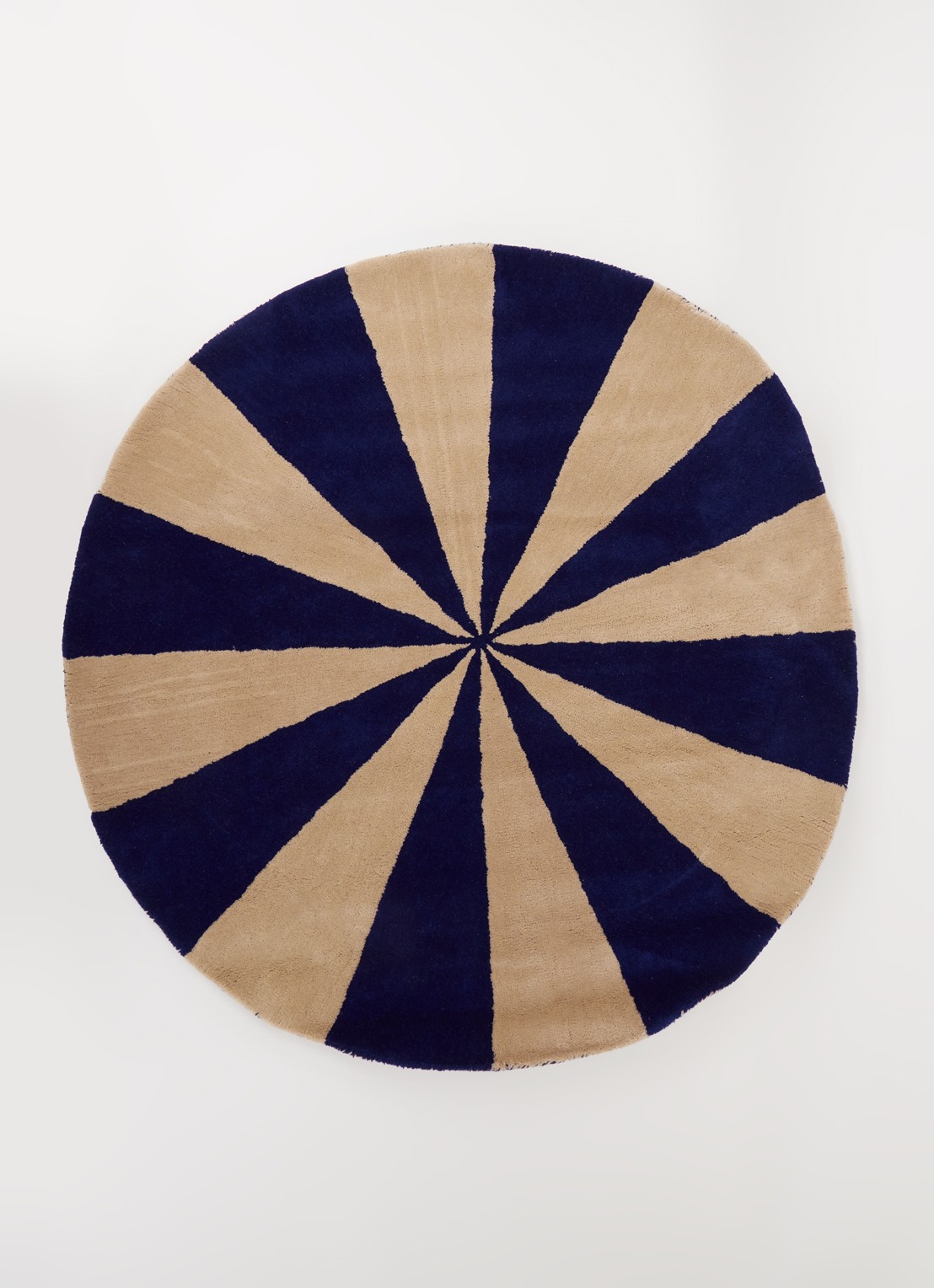 ferm LIVING Arch Tufted vloerkleed 130 cm - voorkant 3 blauw
