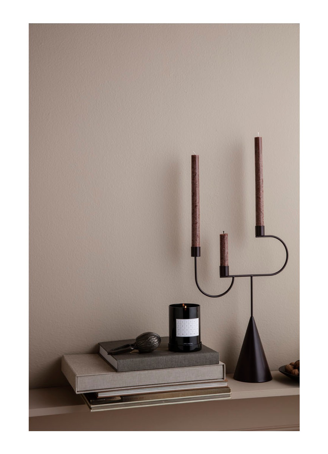 ferm LIVING Avant Candelabra 39 cm - voorkant 3 zwart