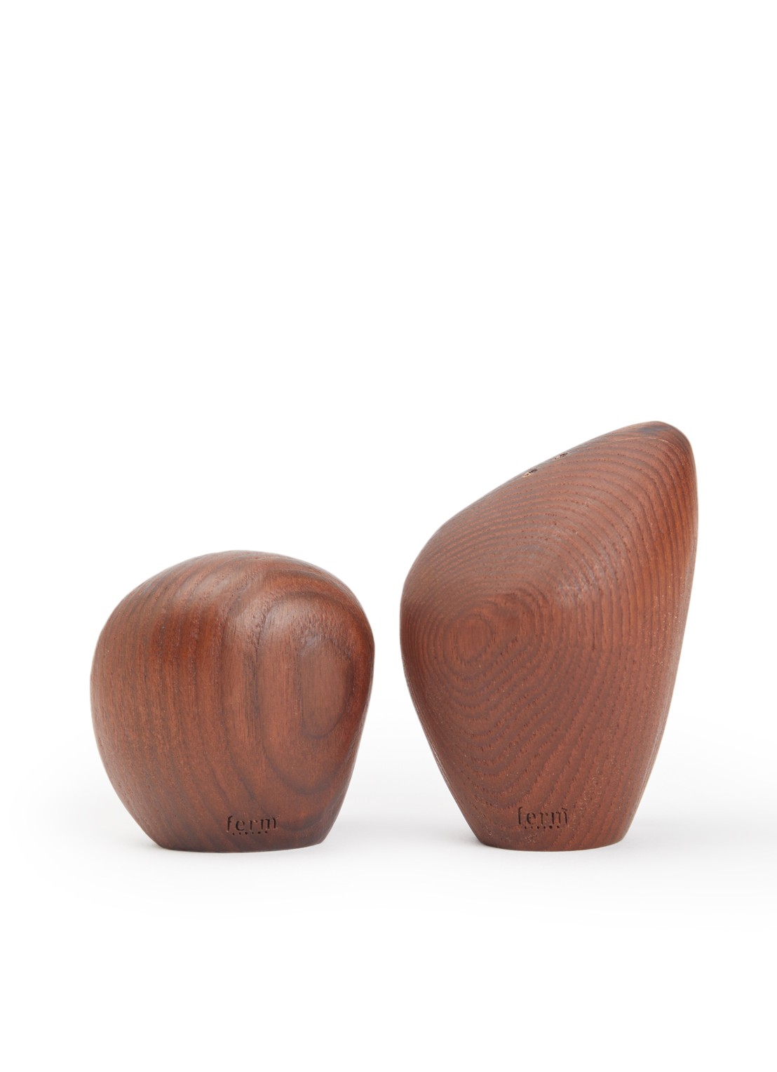 ferm LIVING Cairn peper- en zoutstel 7,5 cm 2-delig - voorkant donkerbruin