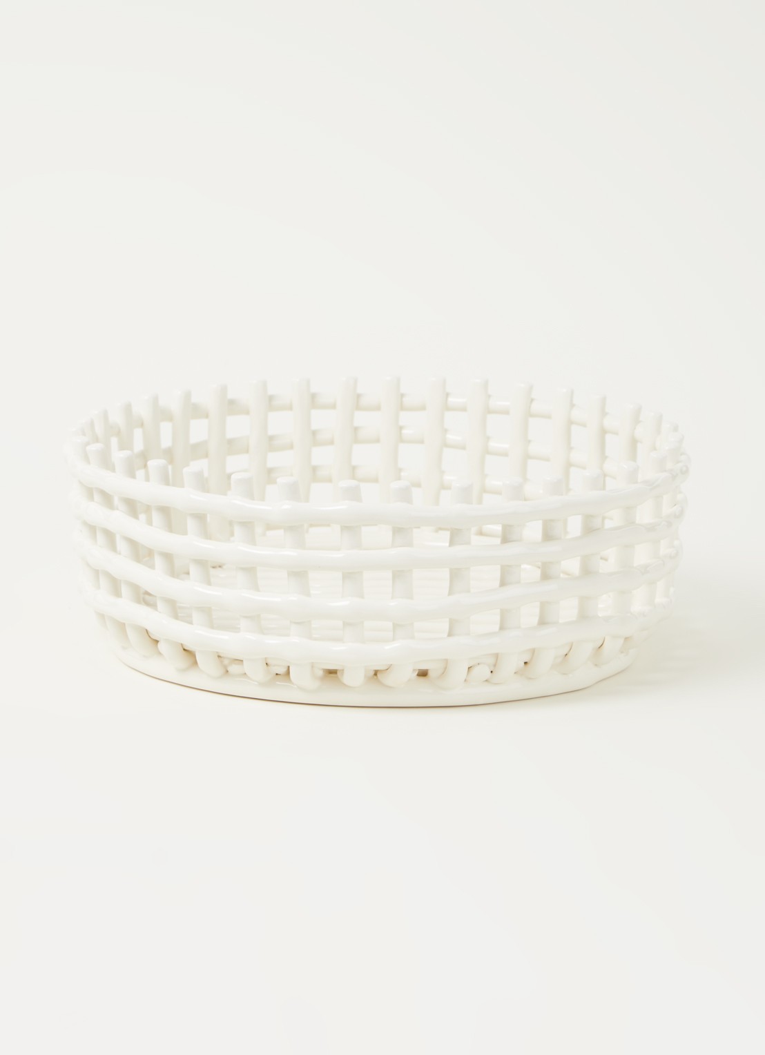 ferm LIVING Ceramic mand 29 cm - voorkant 3 gebroken wit