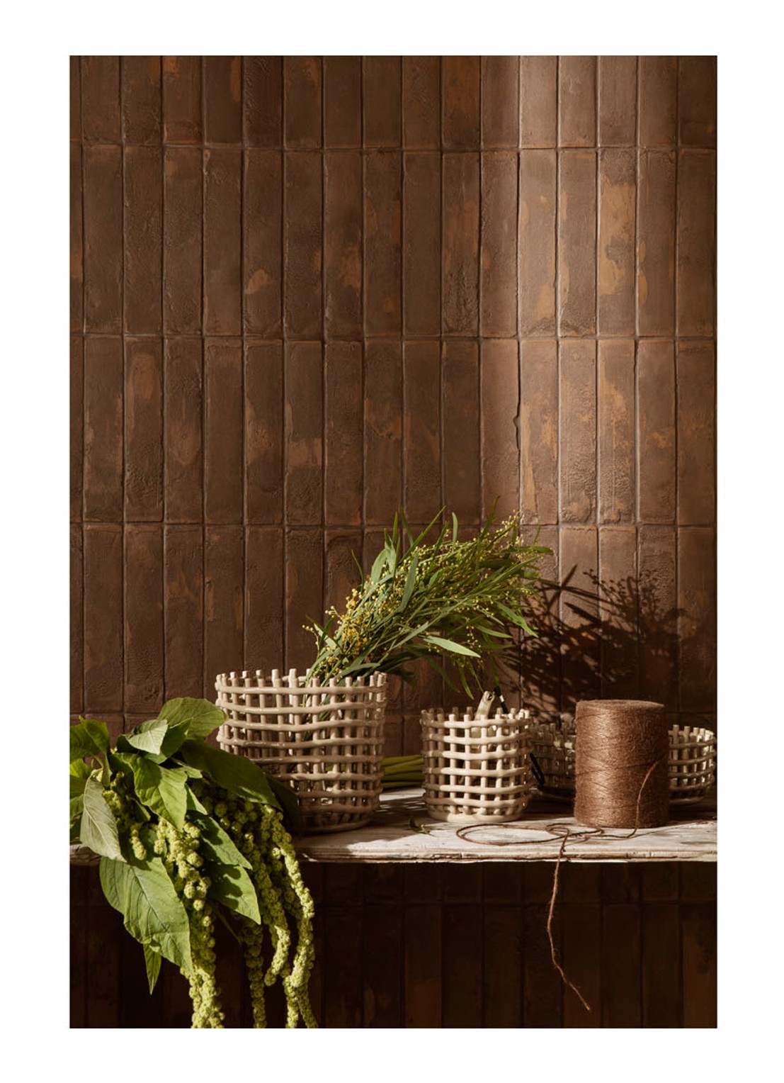 ferm LIVING Ceramic mand voor binnen - 23,5 cm - voorkant 2 lichtbruin