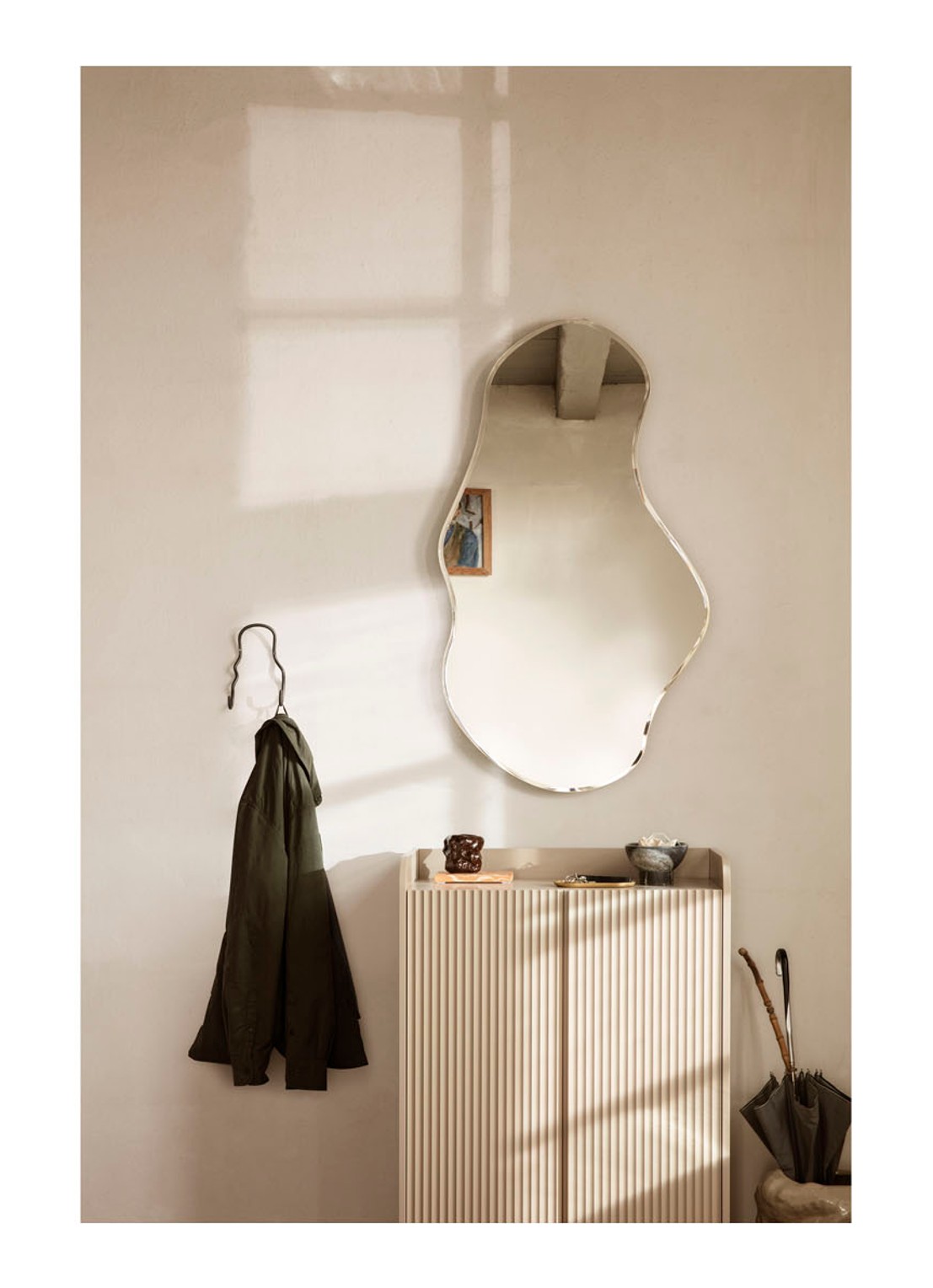 ferm LIVING Curvature dubbele wandhaak van messing - voorkant 2 zwart