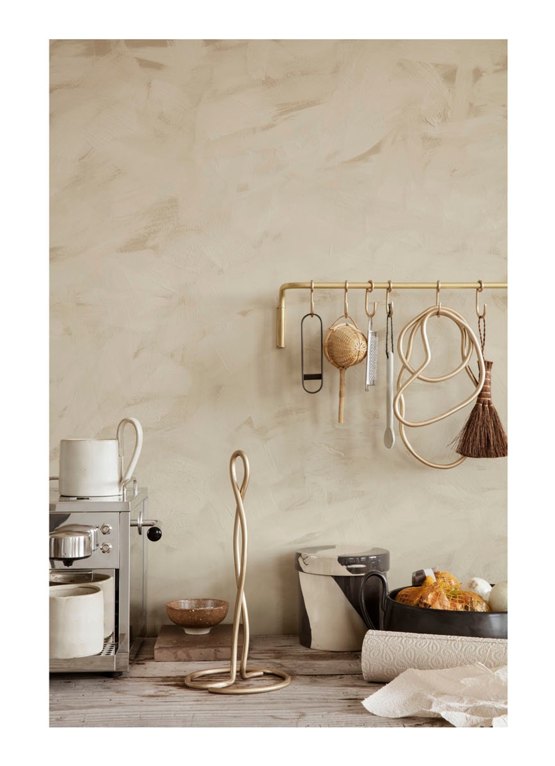ferm LIVING Curvature keukenrolhouder 30,5 cm - detail 4 goud