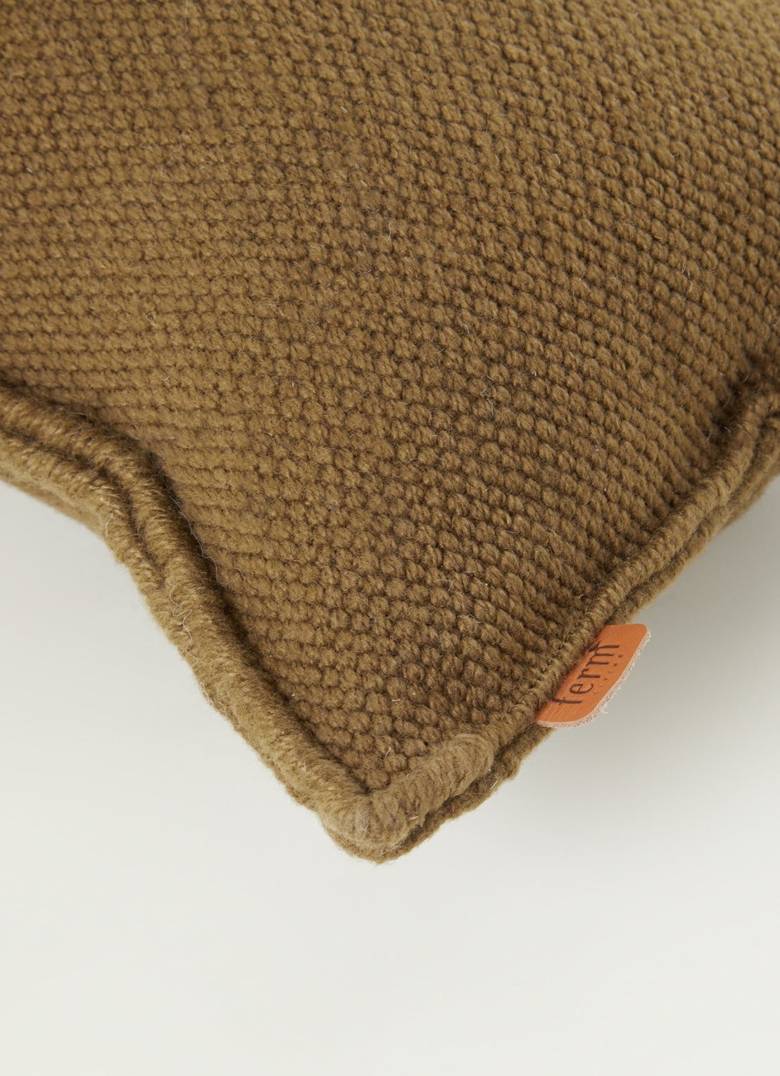 ferm LIVING Desert sierkussen 28 x 53 cm - detail mosgroen