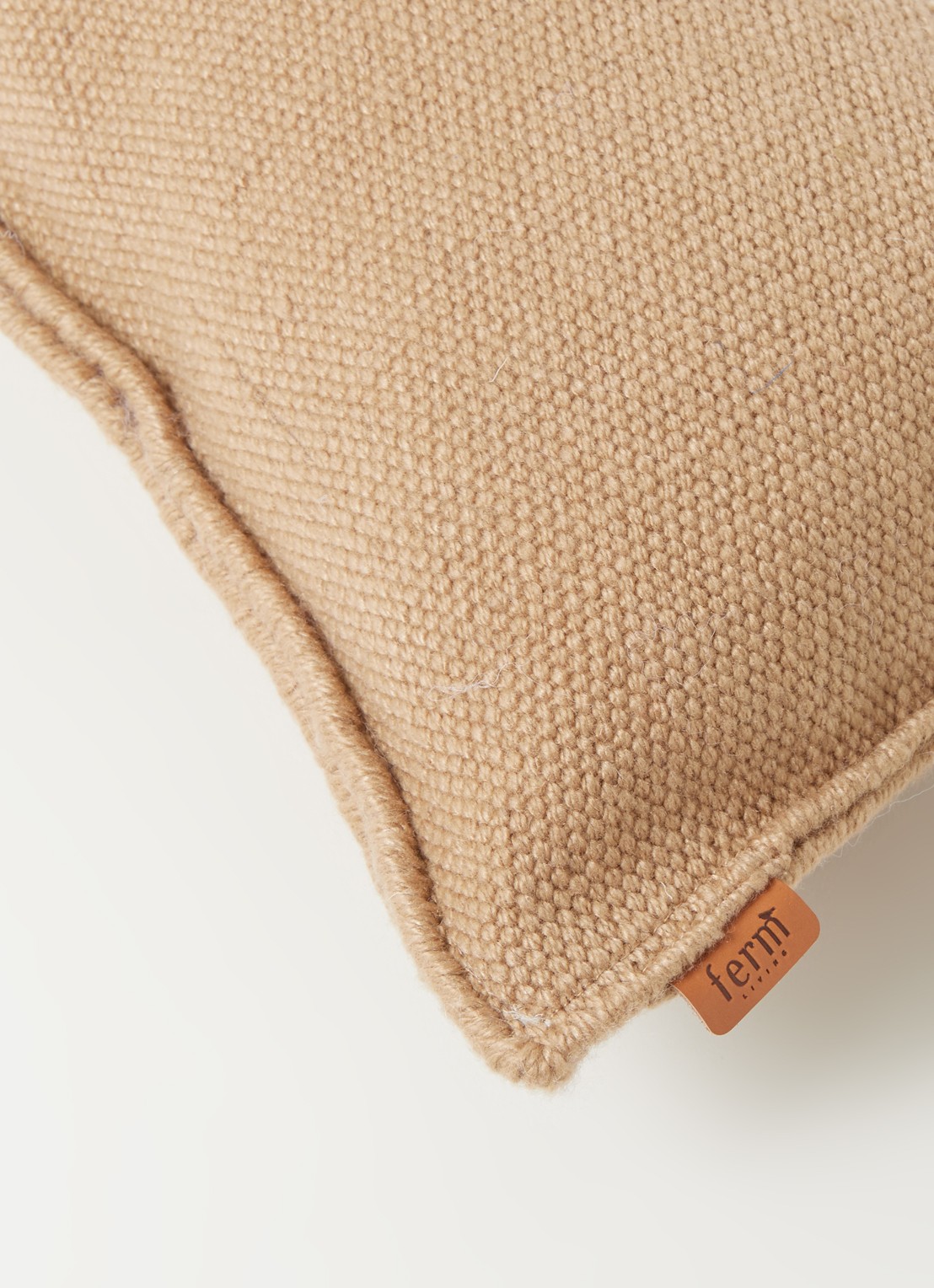 ferm LIVING Desert sierkussen 53 x 28 cm - detail donkerbeige
