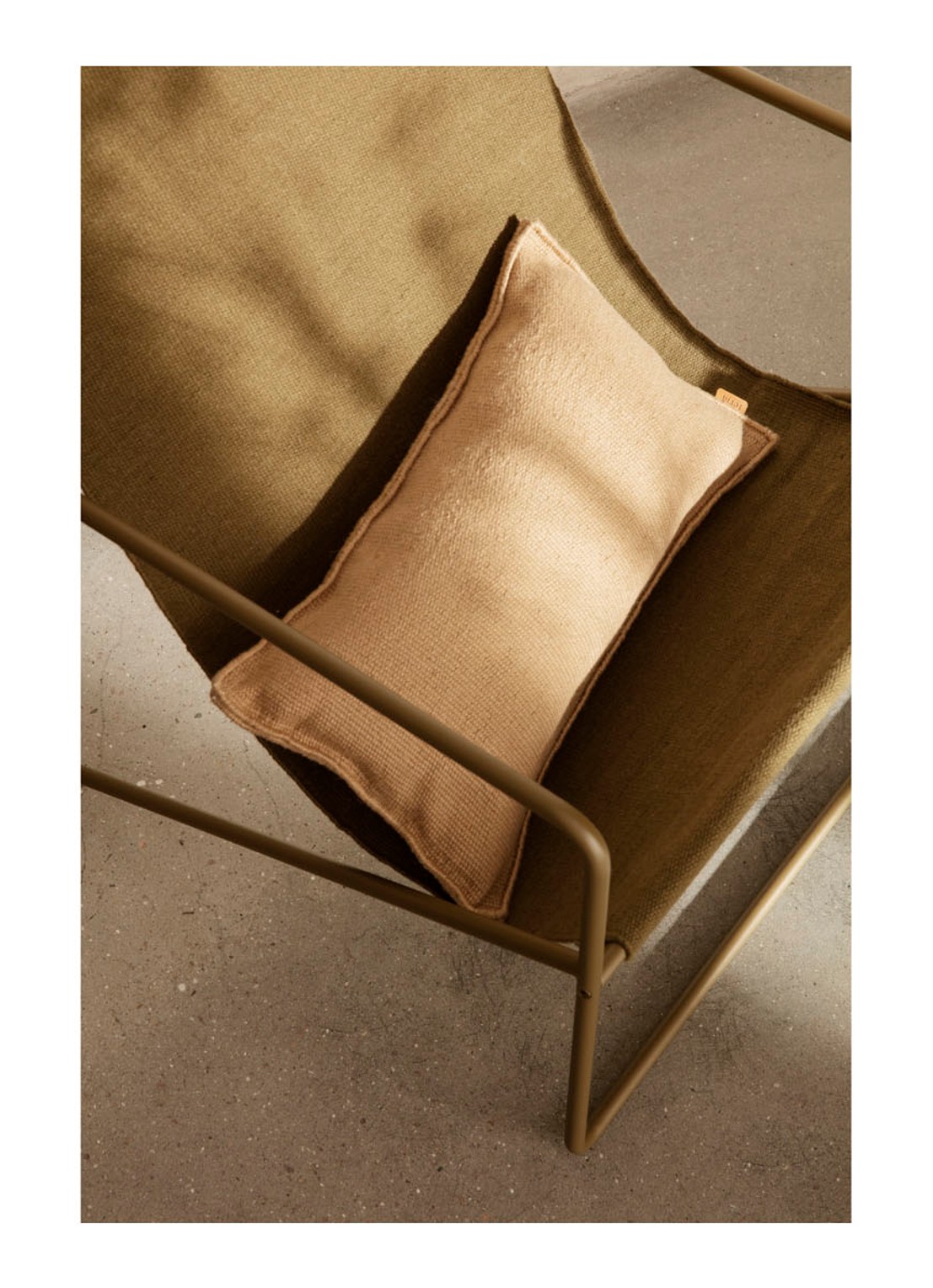 ferm LIVING Desert sierkussen 53 x 28 cm - voorkant 3 donkerbeige