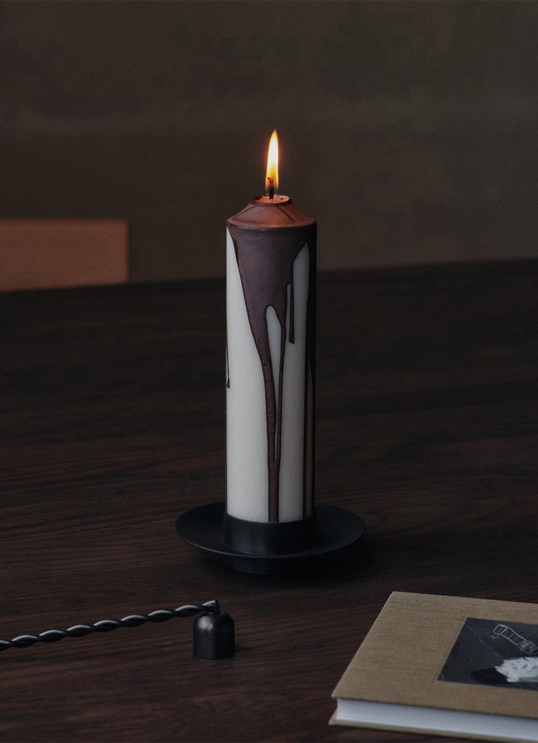 ferm LIVING Dryp Stompkaars 20 cm - voorkant 2 chocoladebruin