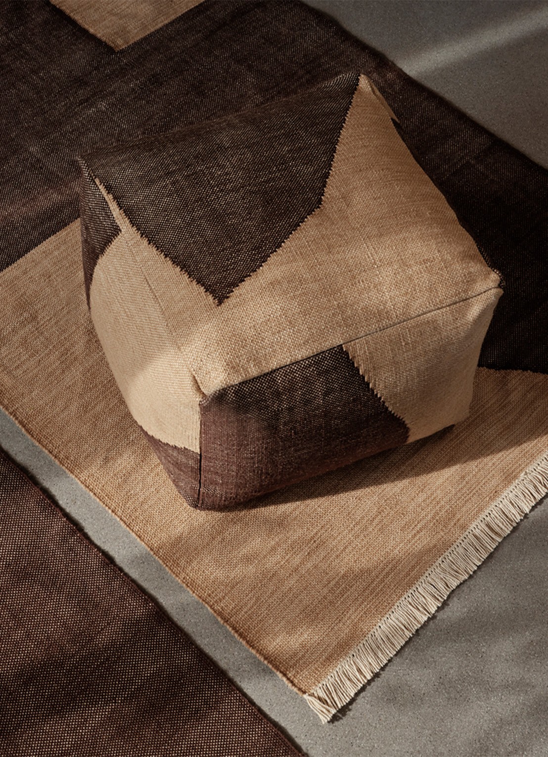 ferm LIVING Forene poef 60 x 60 cm - voorkant 3 bruin