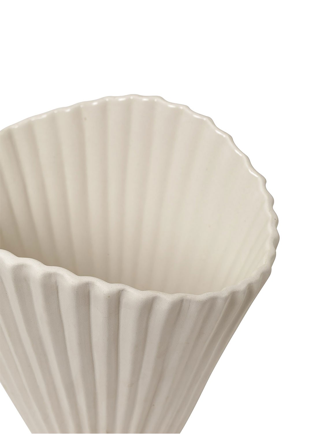 ferm LIVING Fountain vaas 31 cm - detail gebroken wit