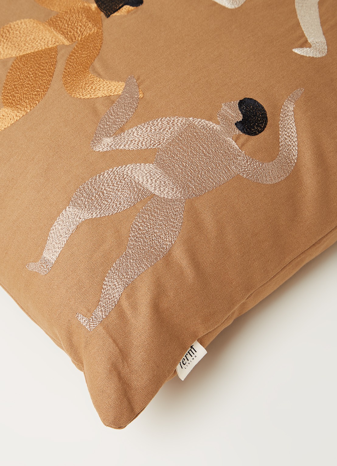 ferm LIVING Free sierkussen 50 x 50 cm - detail 3 bruin
