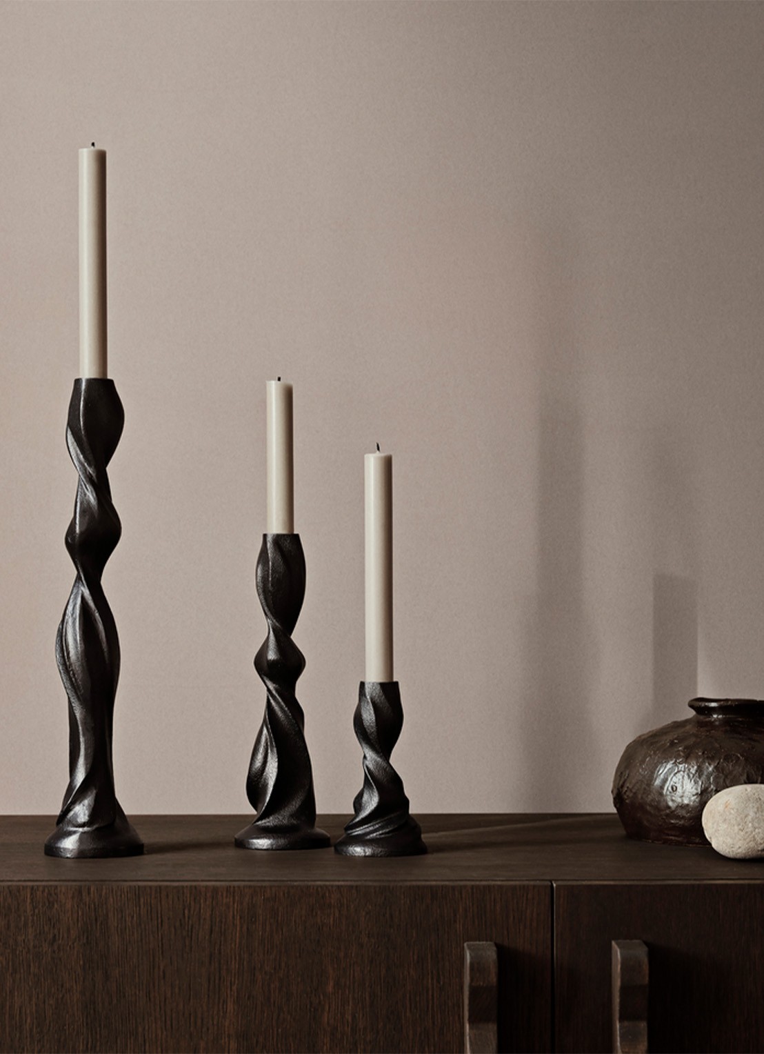 ferm LIVING Gale Small kandelaar 13,2 cm - achterkant zwart