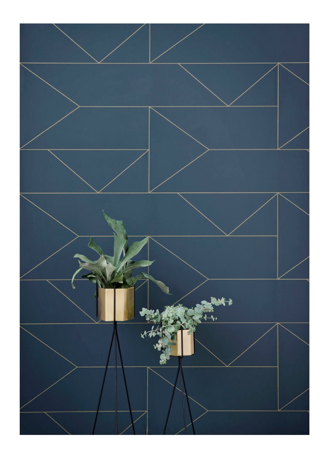 ferm LIVING Goudkleurige pot - large - voorkant 2 koper