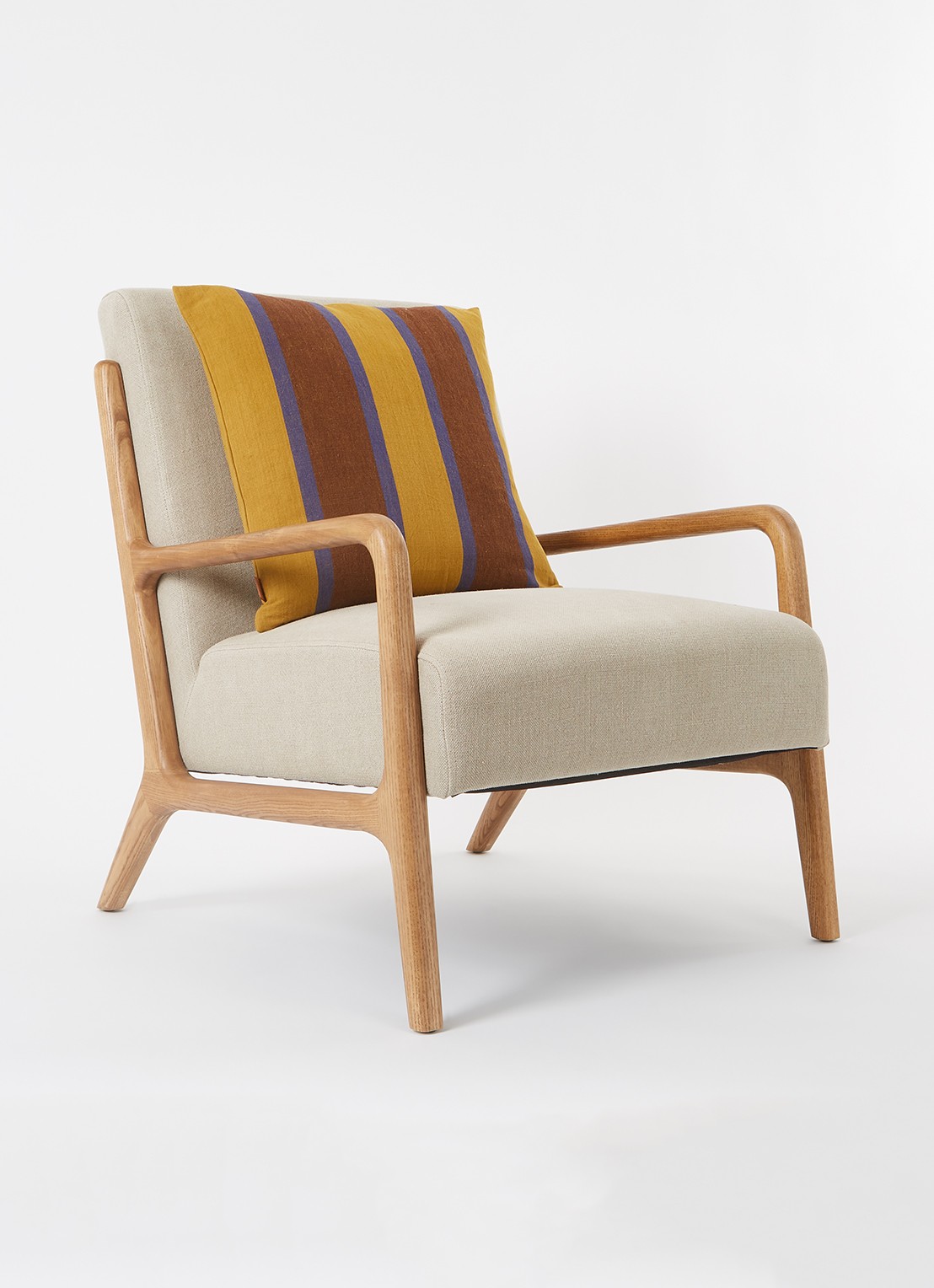 ferm LIVING Grand sierkussen 50 x 50 cm - voorkant 2 mosterd