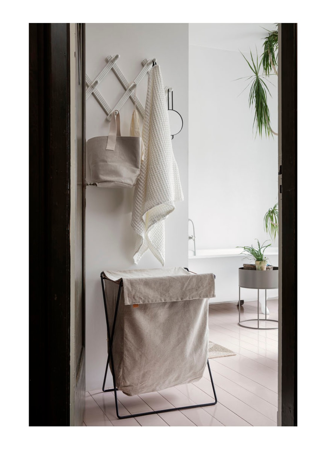 ferm LIVING Herman wasmand 65 cm - voorkant 2 beige
