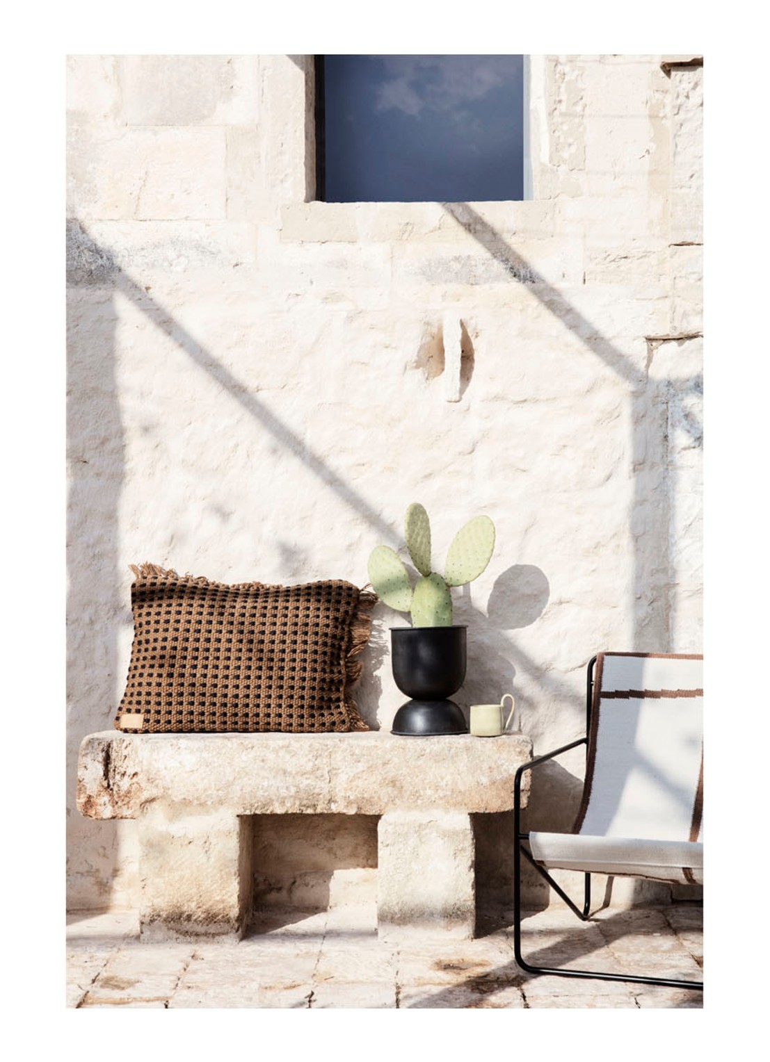 ferm LIVING Hourglass Pot Extra Small plantenbak voor binnen Ø21 cm - voorkant 3 zwart