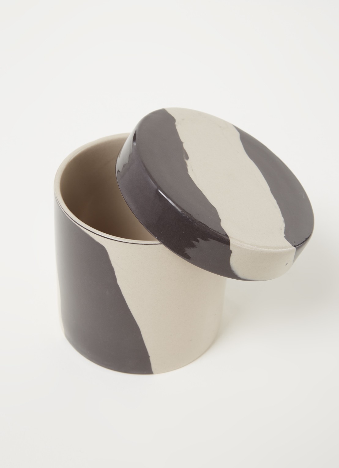 ferm LIVING Inlay S bloem- en opbergpot van keramiek voor binnen Ø10 cm  - detail 3 zand