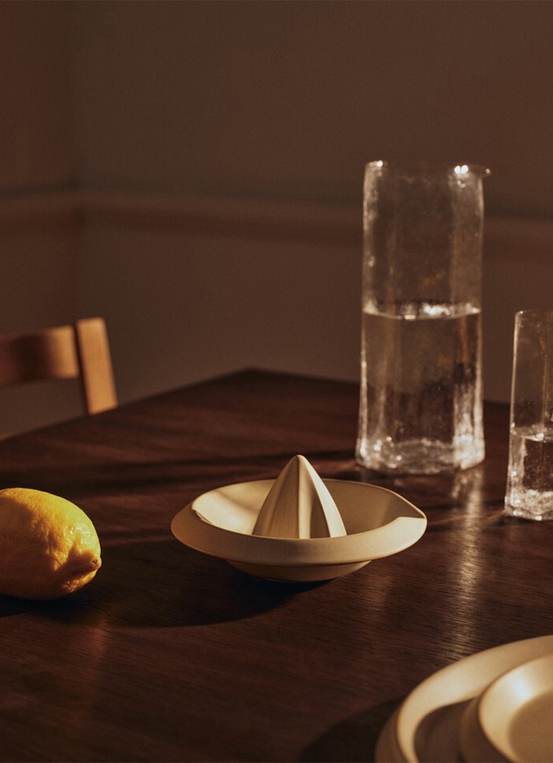 ferm LIVING Kiru karaf 1 liter - achterkant transparant