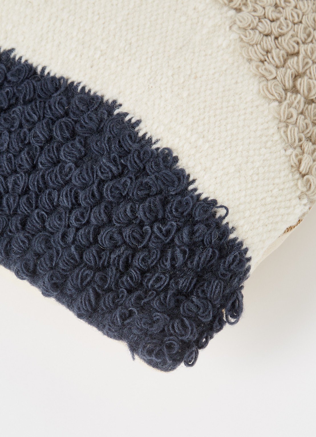 ferm LIVING Loop Landscape sierkussen 50 x 50 cm - detail 4 multicolor
