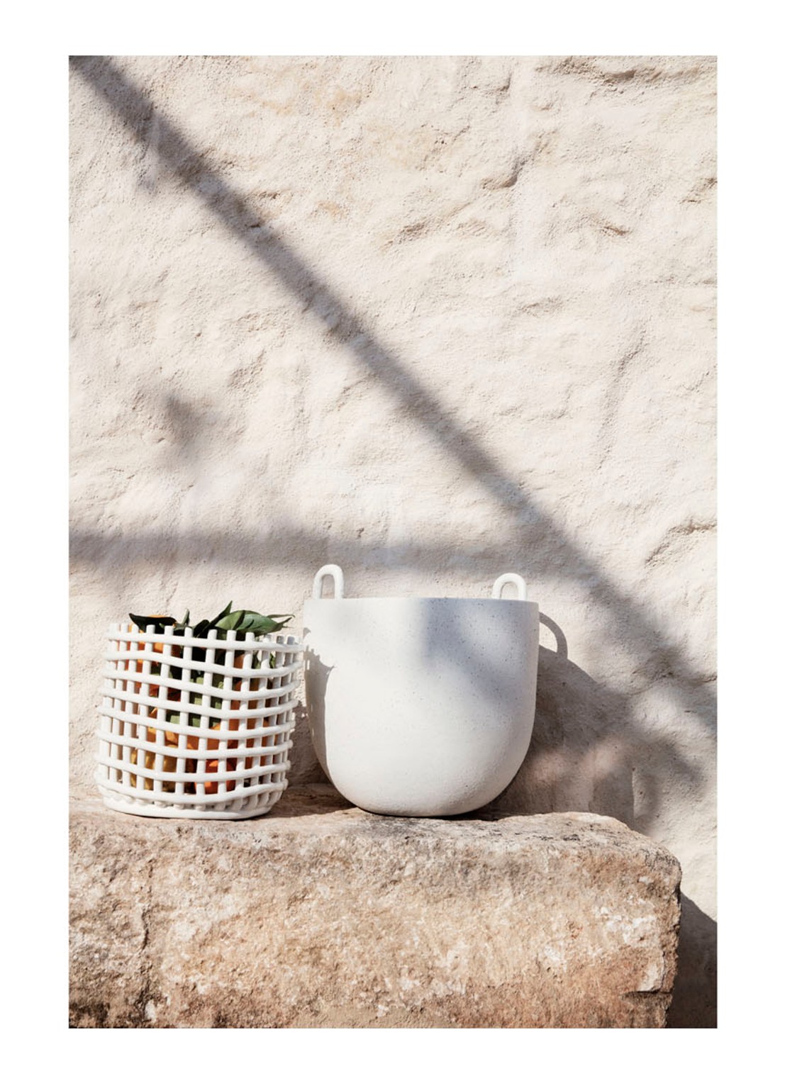 ferm LIVING Mand L van keramiek 22 cm - voorkant 2 gebroken wit