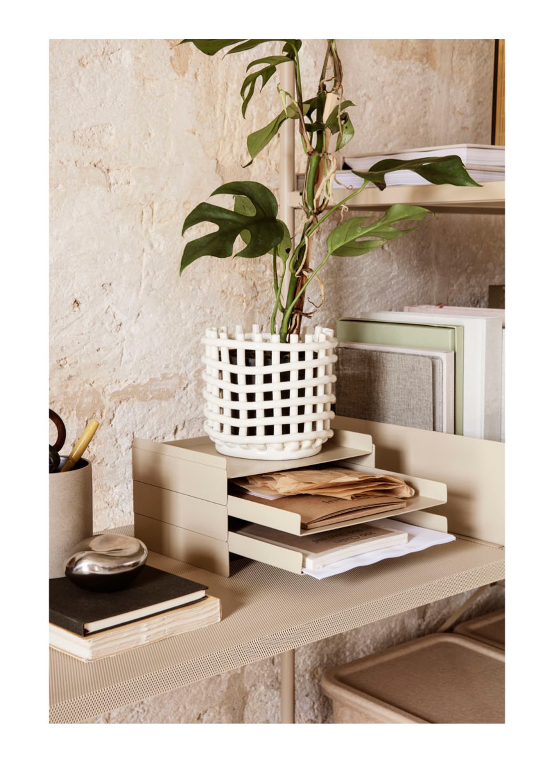 ferm LIVING Mand S van keramiek 15 cm - voorkant 2 gebroken wit