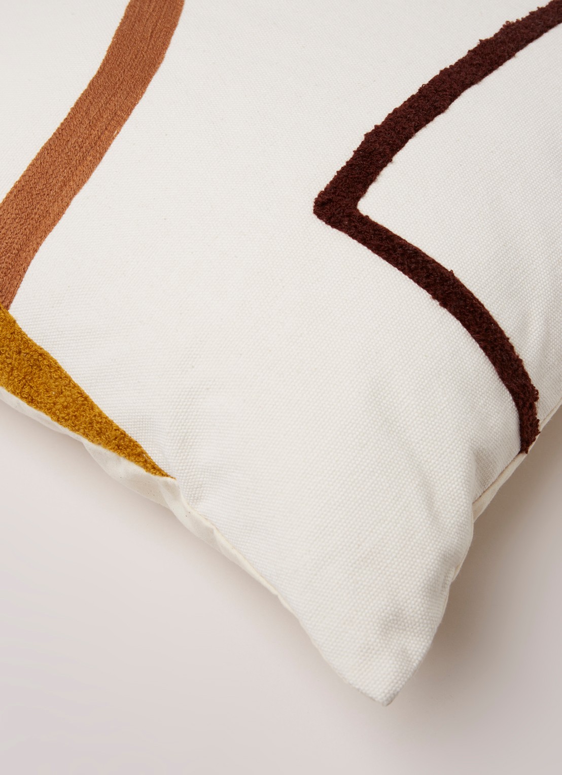 ferm LIVING Mirage Cushion Island sierkussen 50 x 50 cm  - detail gebroken wit