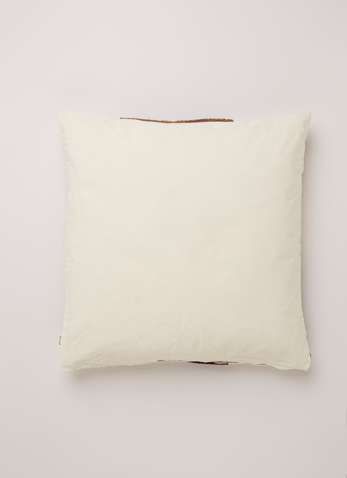 ferm LIVING Mirage Cushion Leaf sierkussen 50 x 50 cm  - voorkant 3 gebroken wit