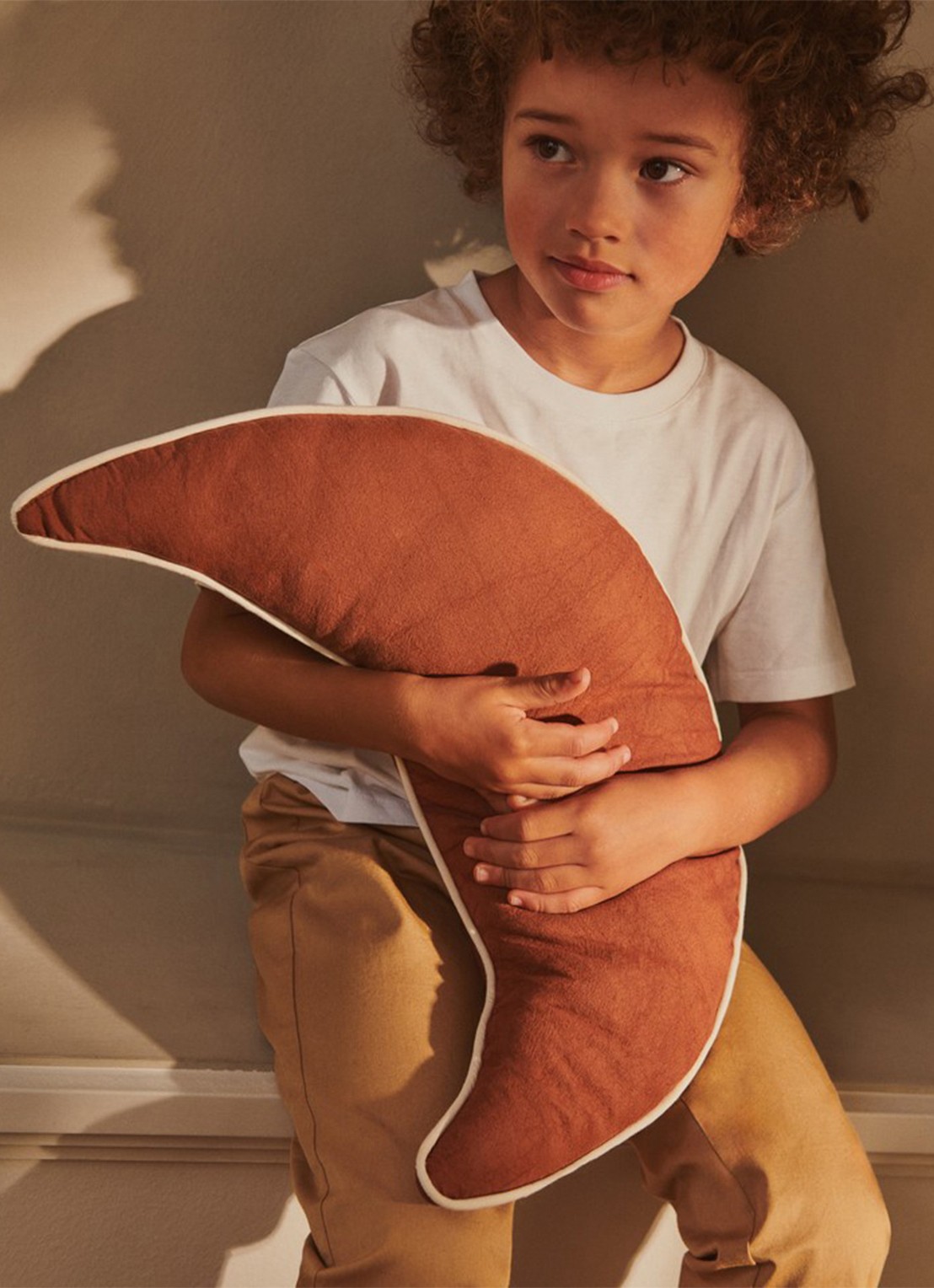 ferm LIVING Moon sierkussen 47 x 31 cm - voorkant 3 bruin