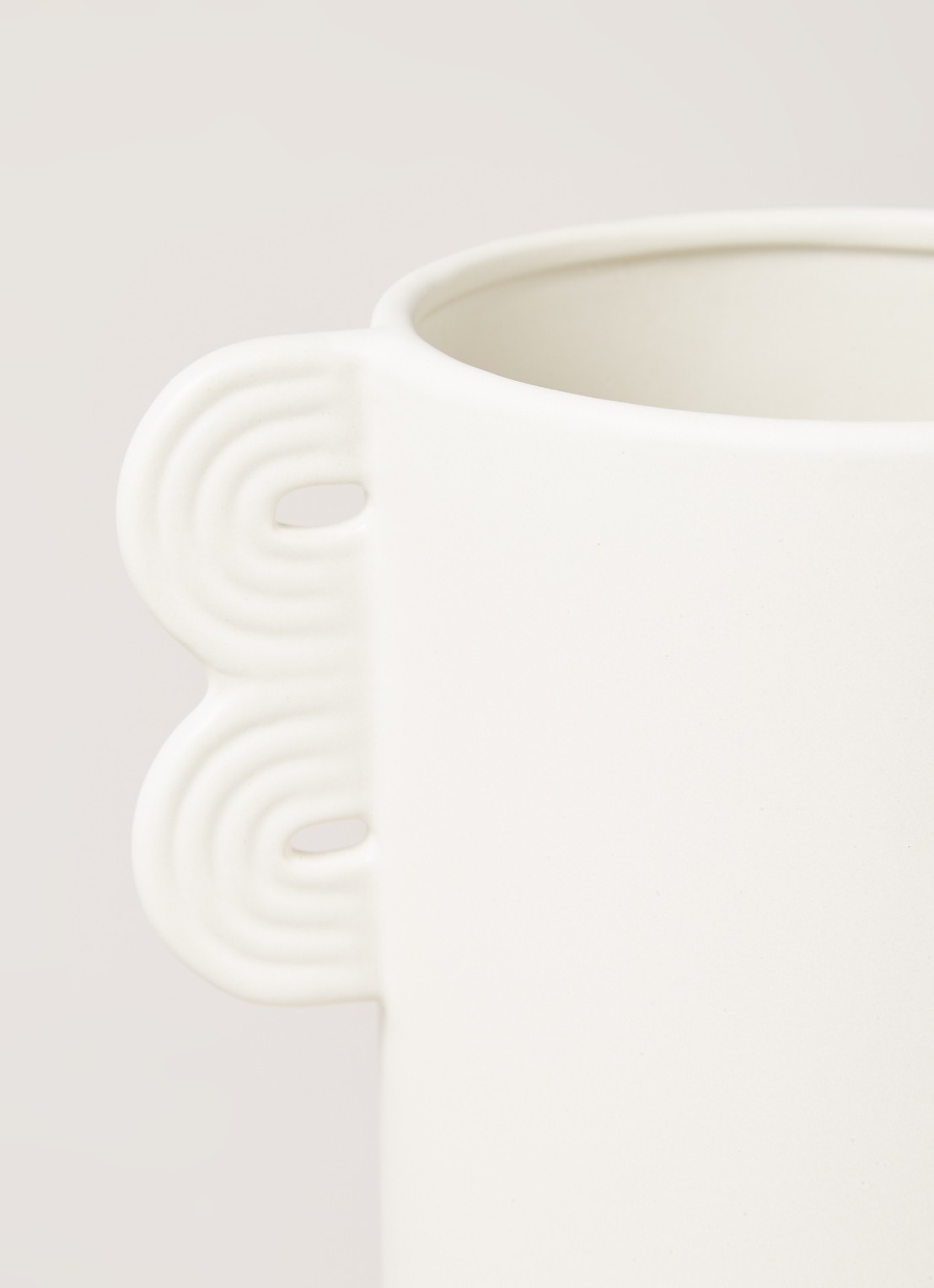 ferm LIVING Muses Ania vaas 26 cm  - detail 3 wit