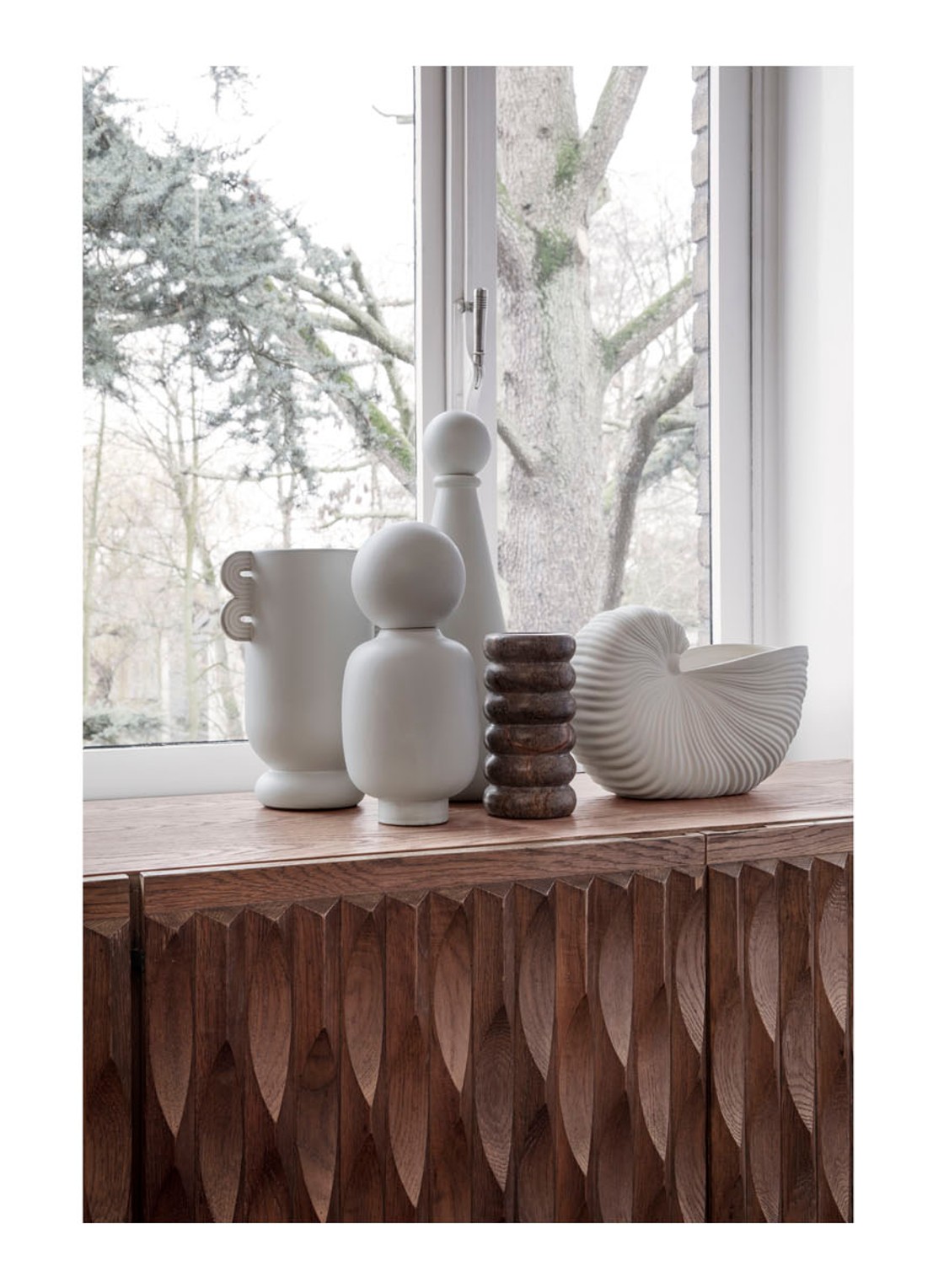 ferm LIVING Muses Ania vaas 26 cm  - voorkant 2 wit