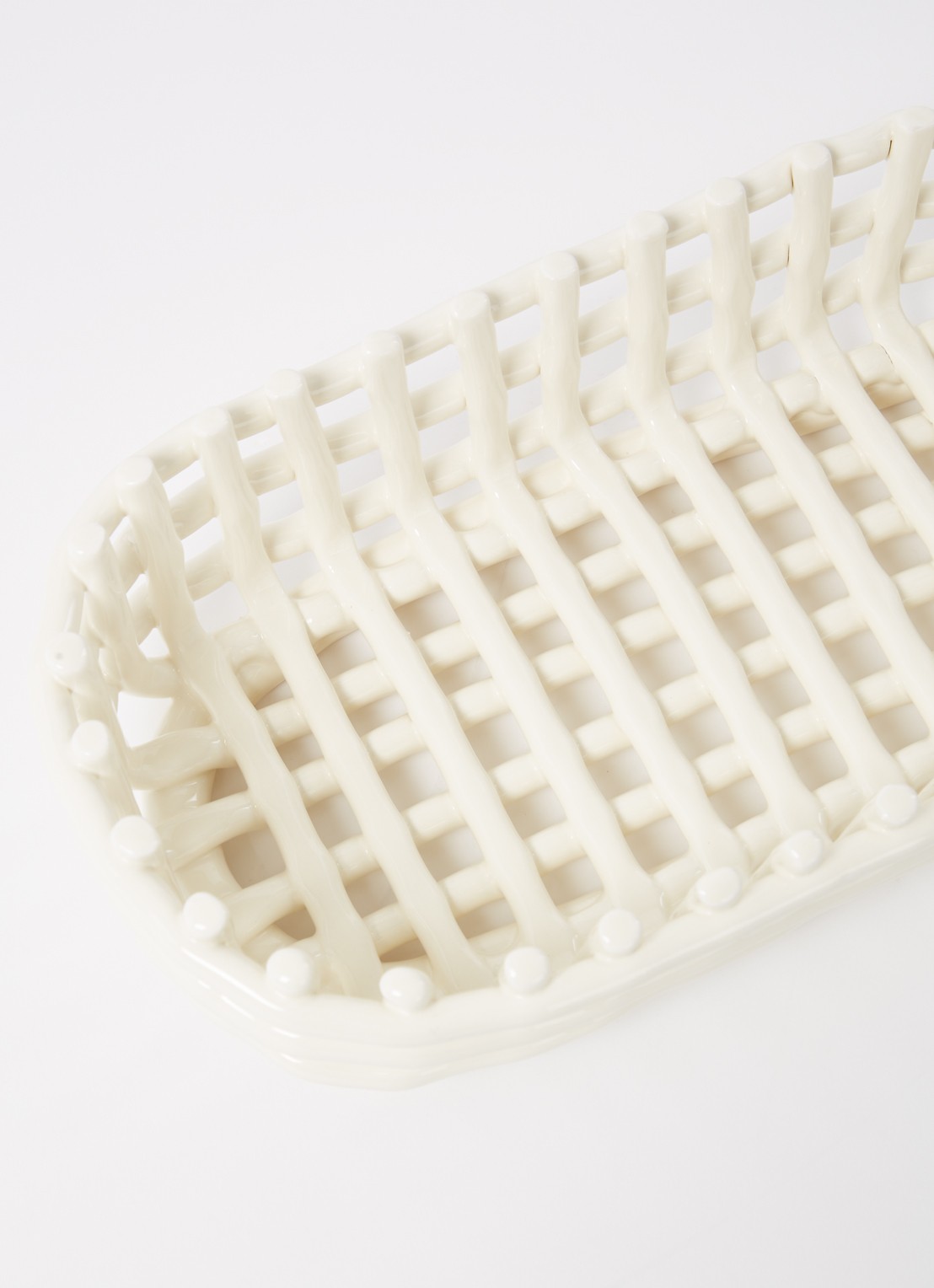 ferm LIVING Opbergmand van keramiek - detail gebroken wit