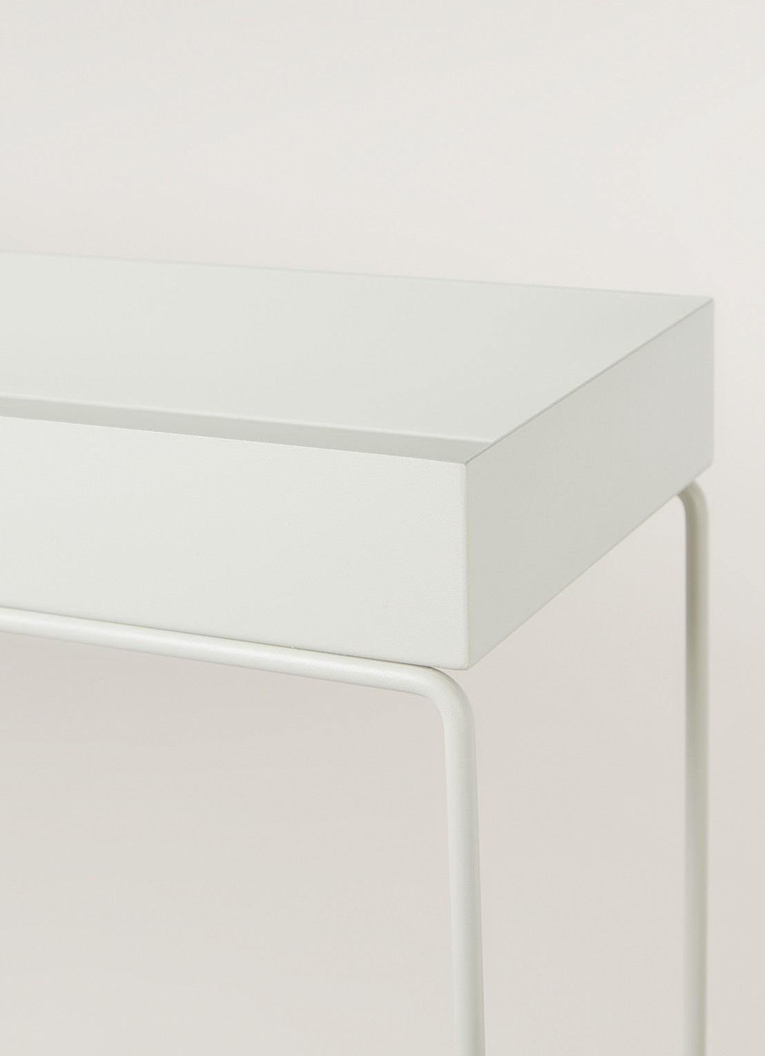 ferm LIVING Plant Box plantenbak voor binnen 80 x 75 cm - detail 3 lichtgrijs