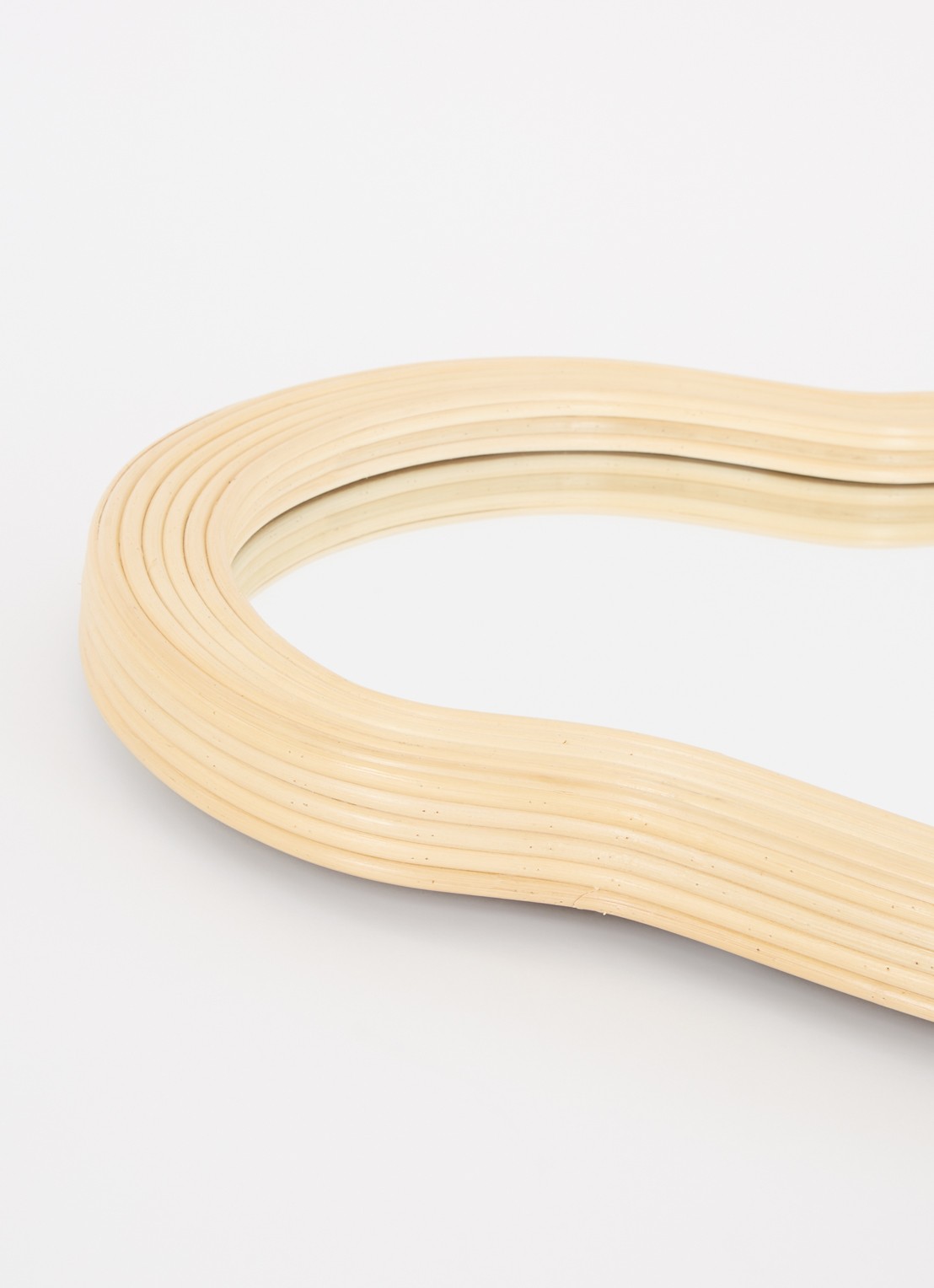 ferm LIVING Pond medium wandspiegel - voorkant 2 beige