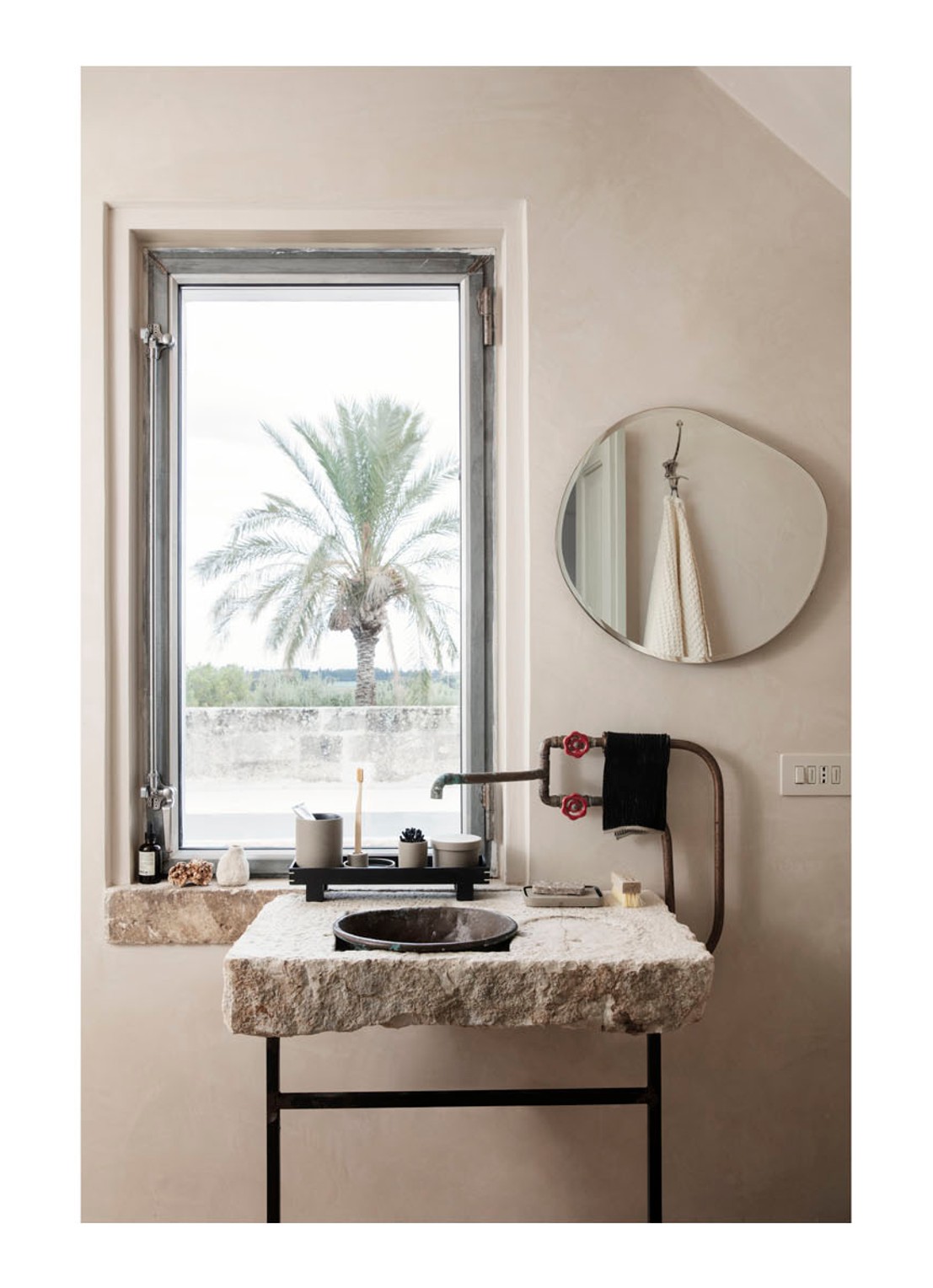 ferm LIVING Pond Small wandspiegel   - voorkant 2 zwart